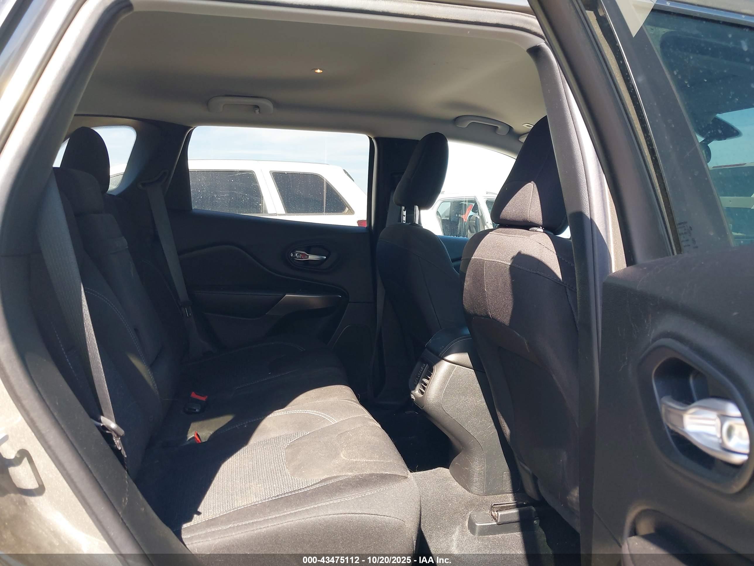 JEEP CHEROKEE image 8