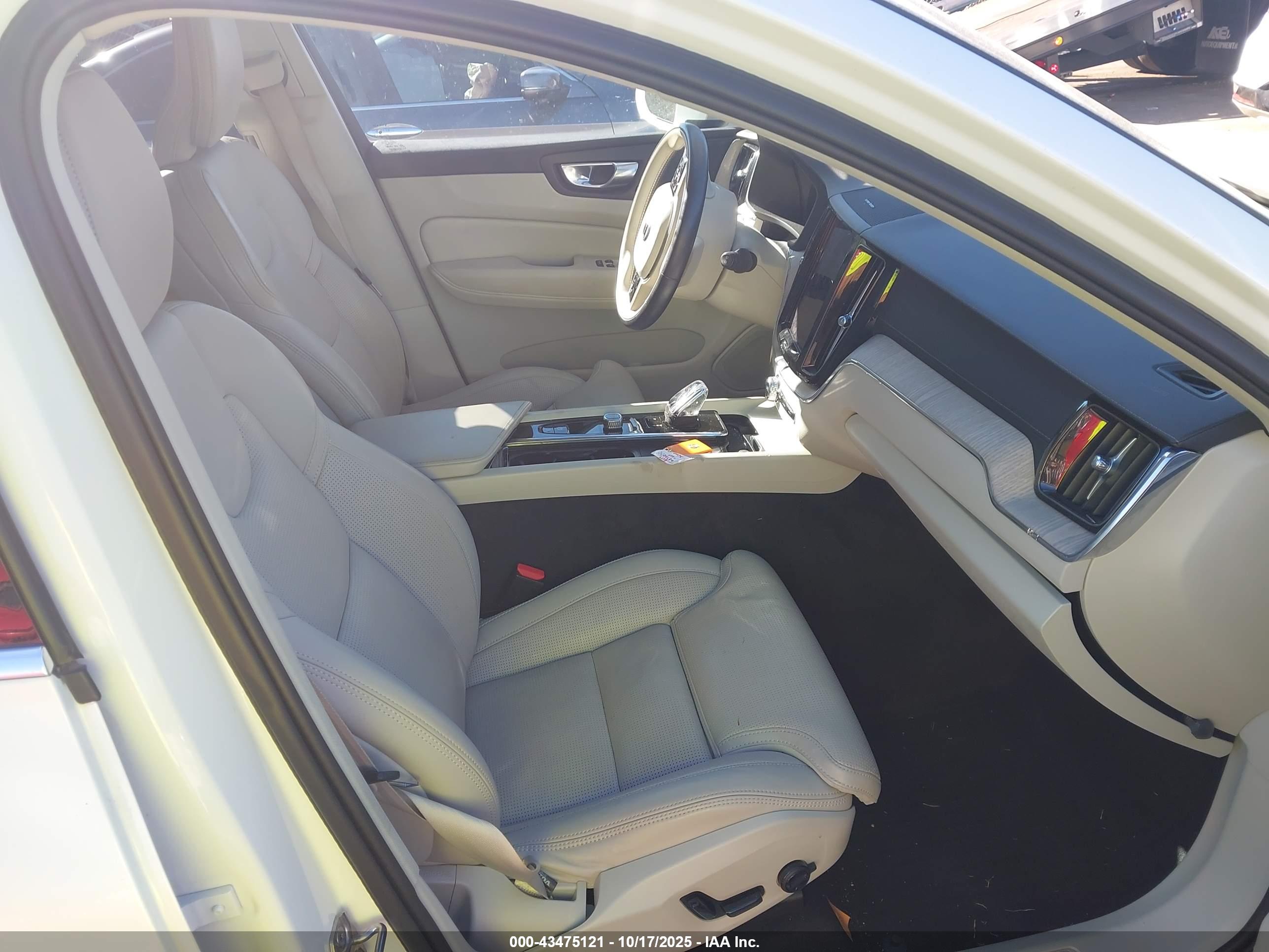 VOLVO XC60 image 5