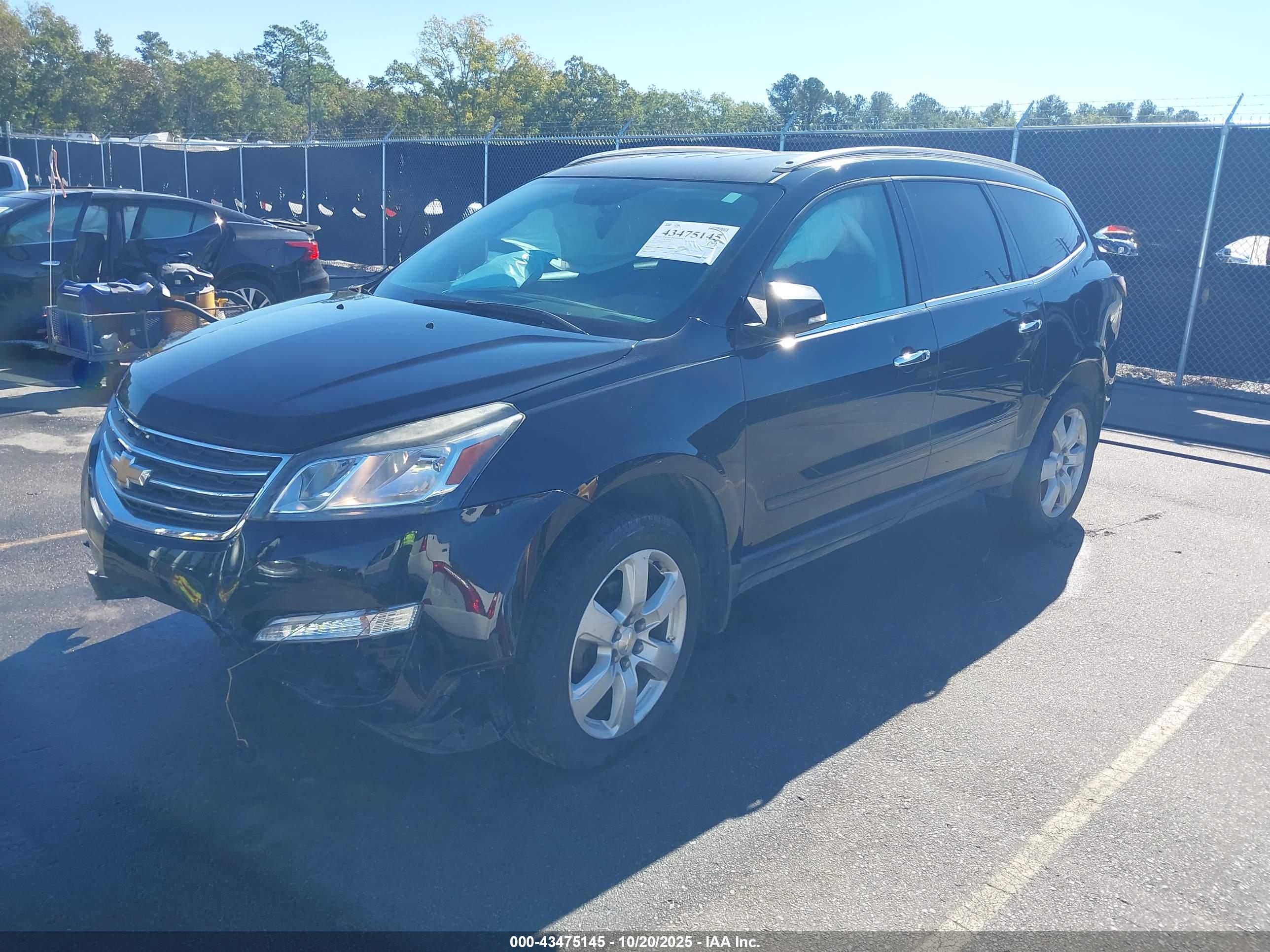 CHEVROLET TRAVERSE image 2