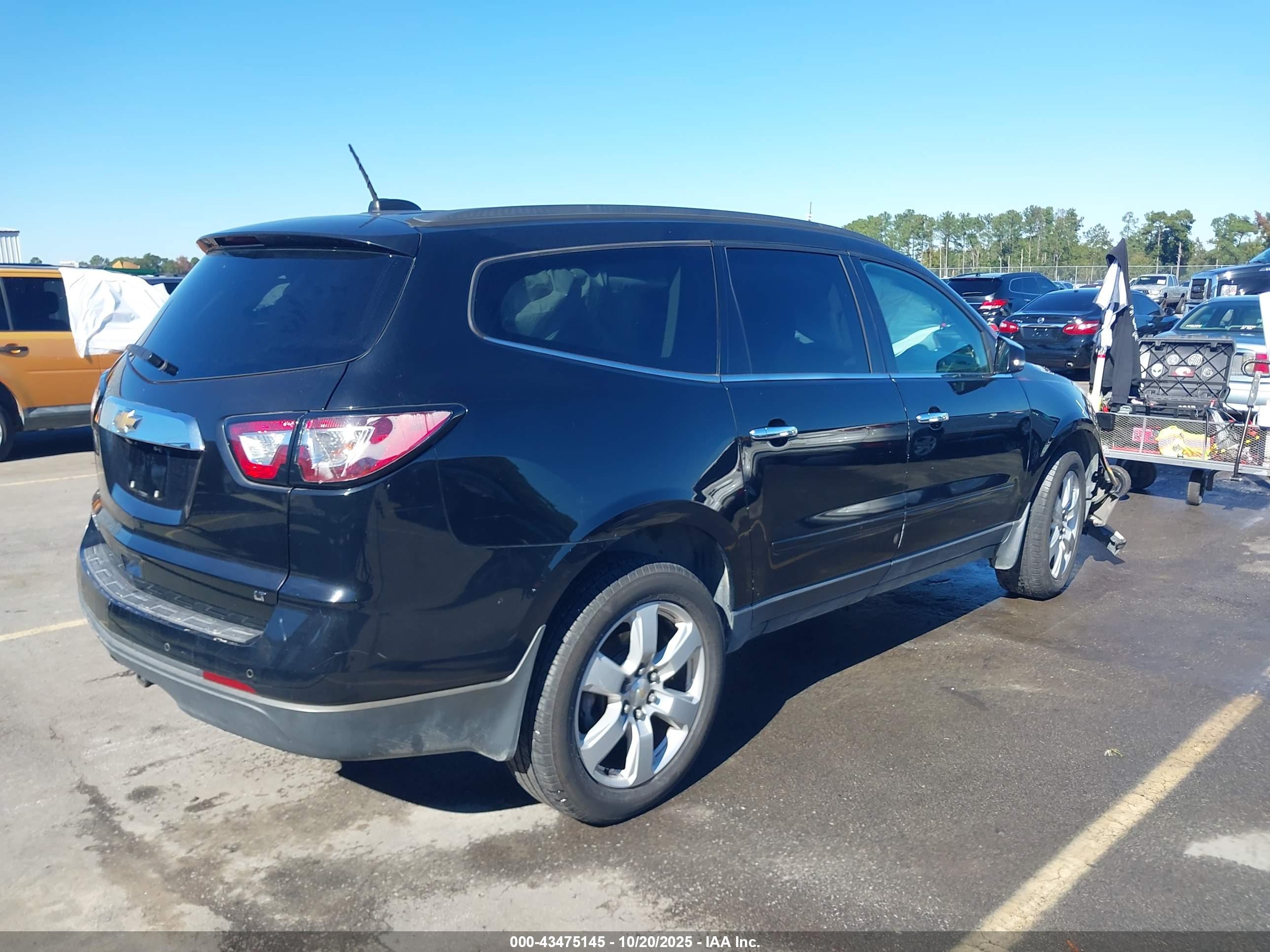 CHEVROLET TRAVERSE image 4