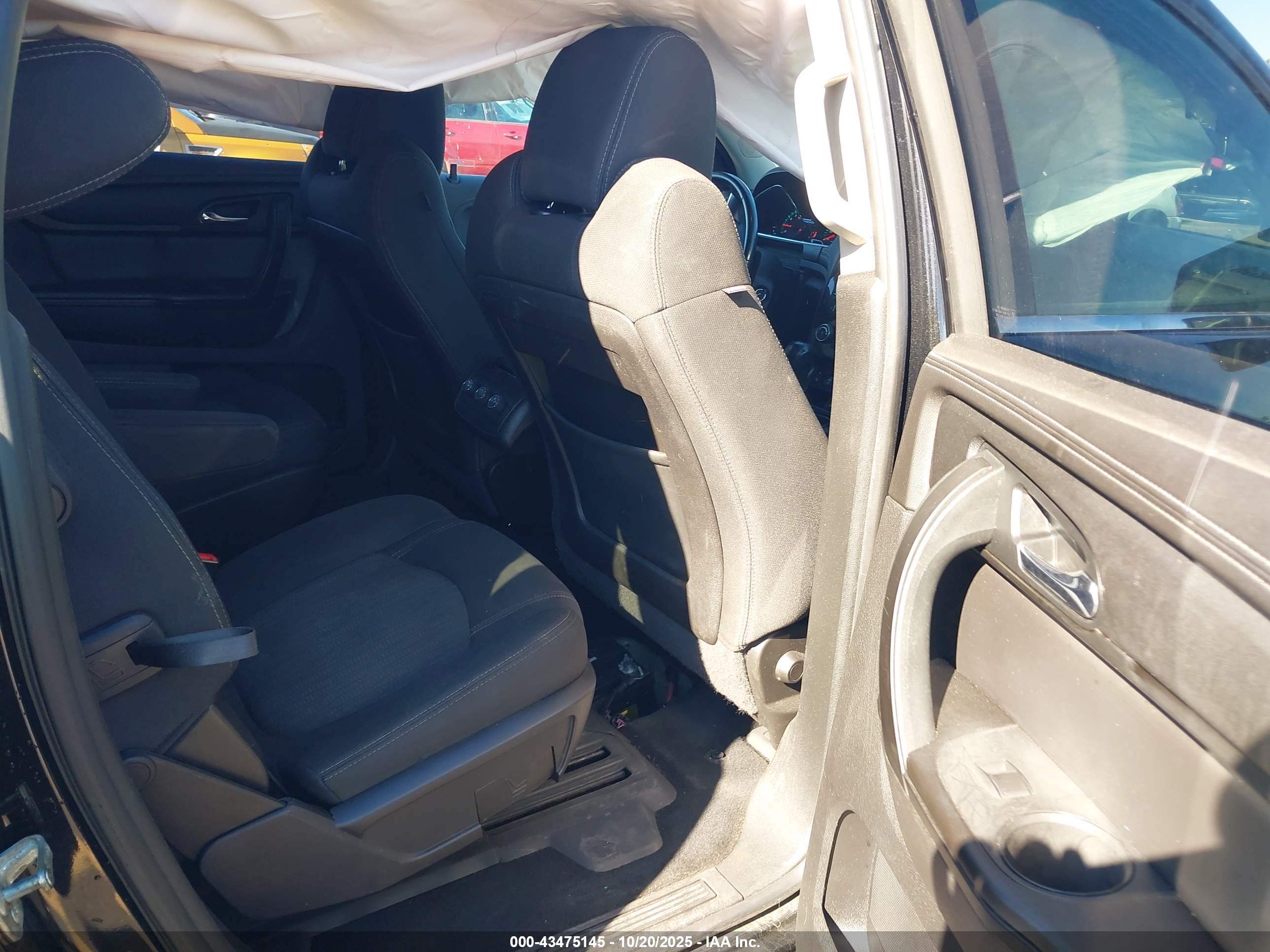 CHEVROLET TRAVERSE image 8