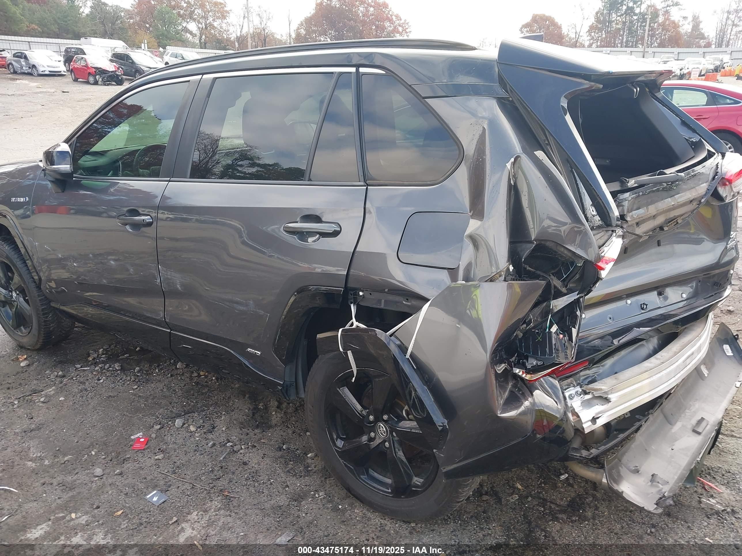TOYOTA RAV4 image 3