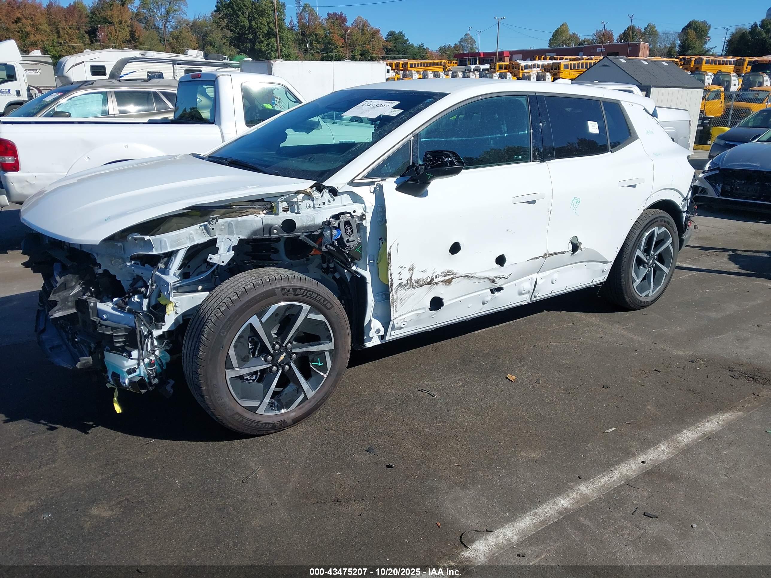 CHEVROLET EQUINOX image 2