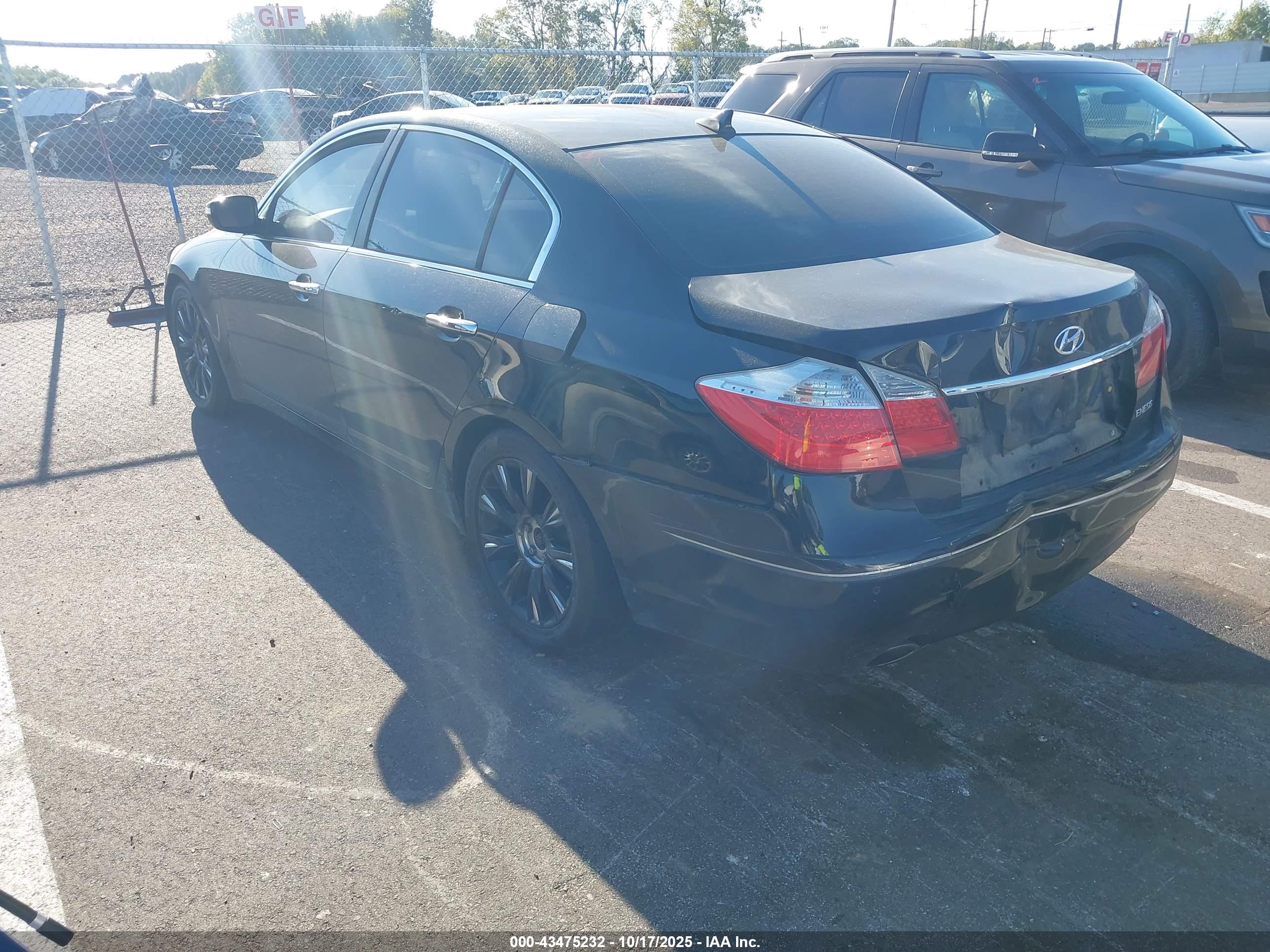 HYUNDAI GENESIS image 3
