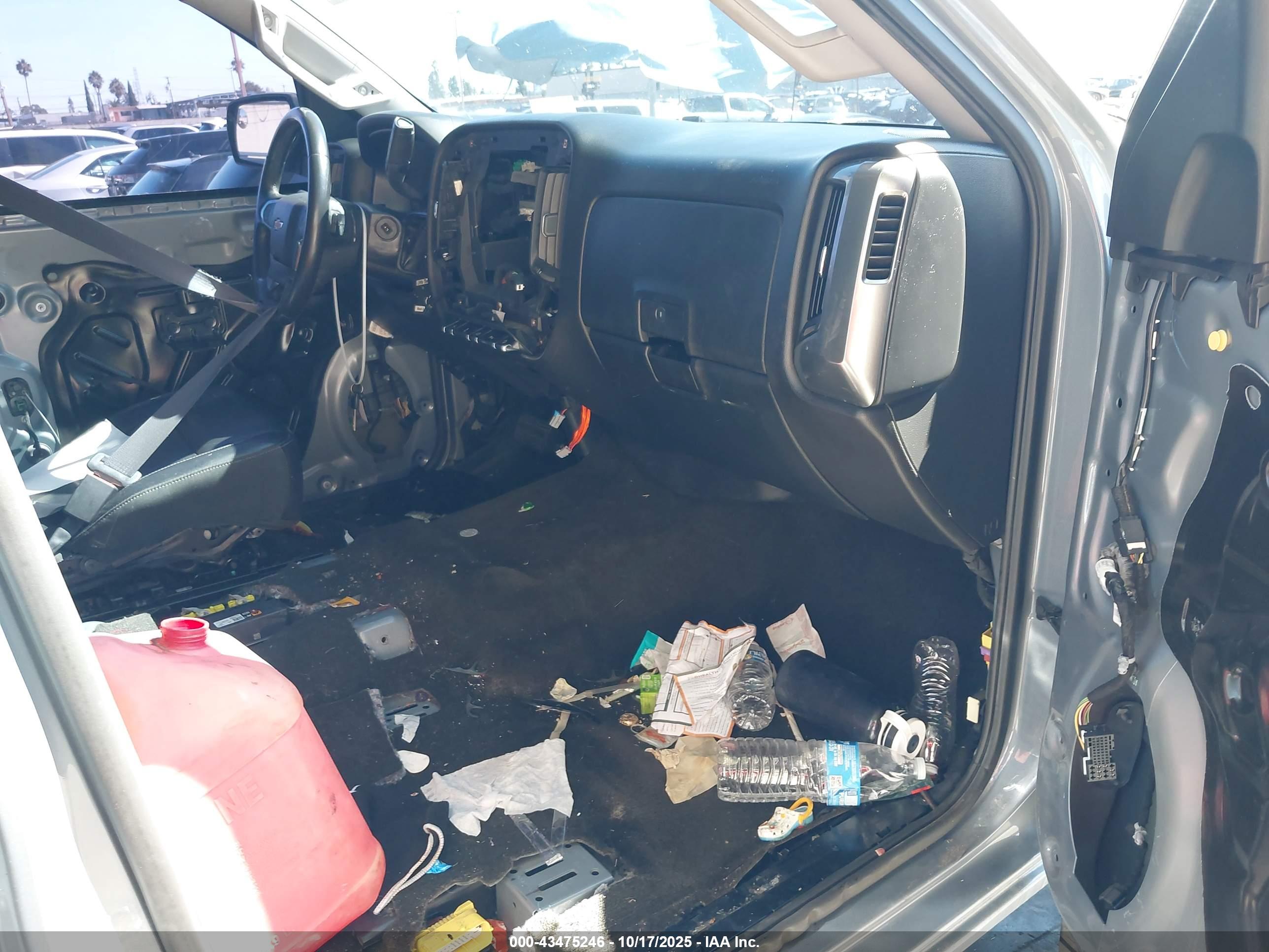 CHEVROLET SILVERADO image 5