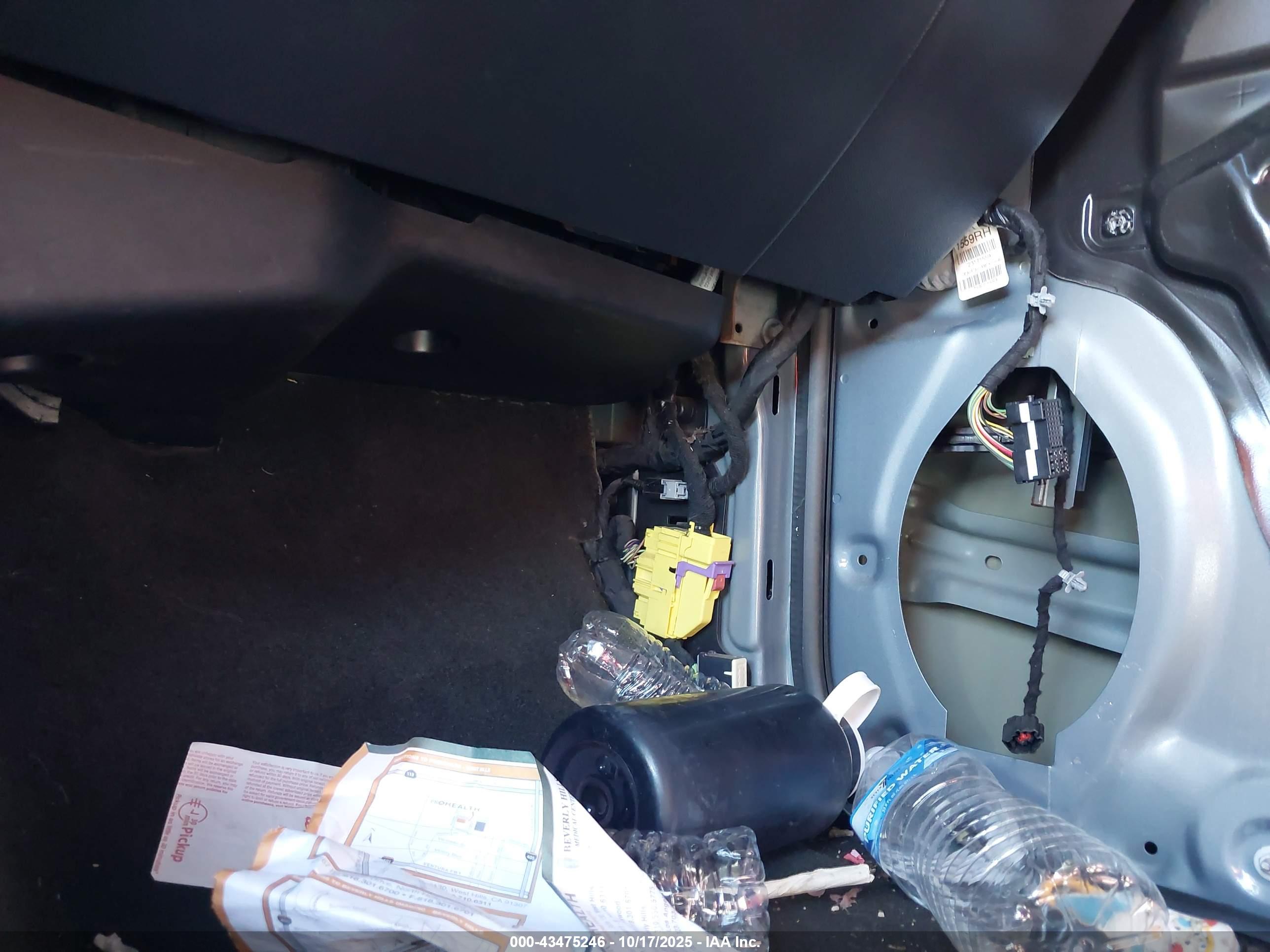 CHEVROLET SILVERADO image 6