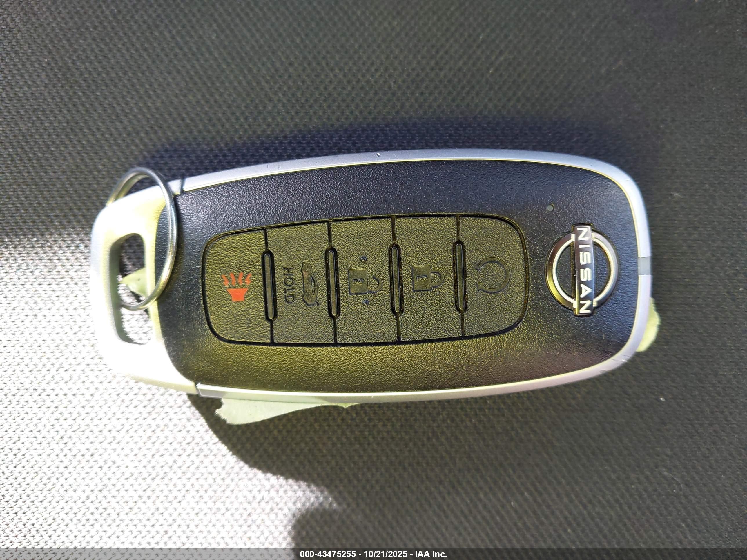 NISSAN VERSA image 11