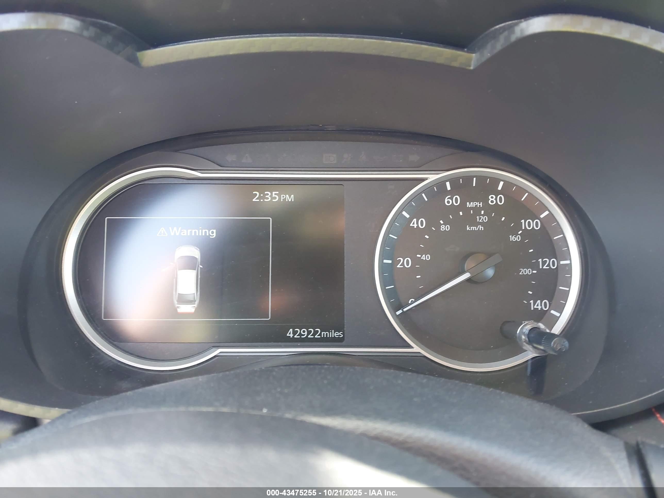 NISSAN VERSA image 7