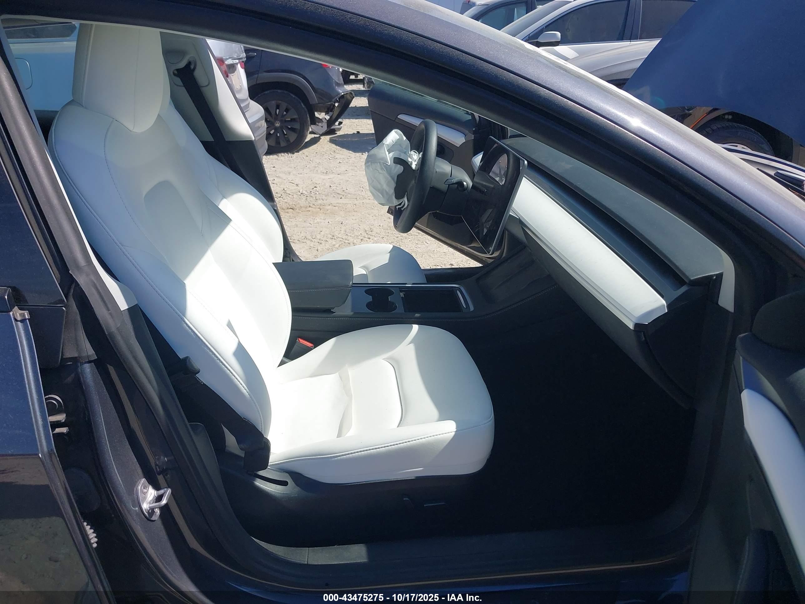 TESLA MODEL image 5