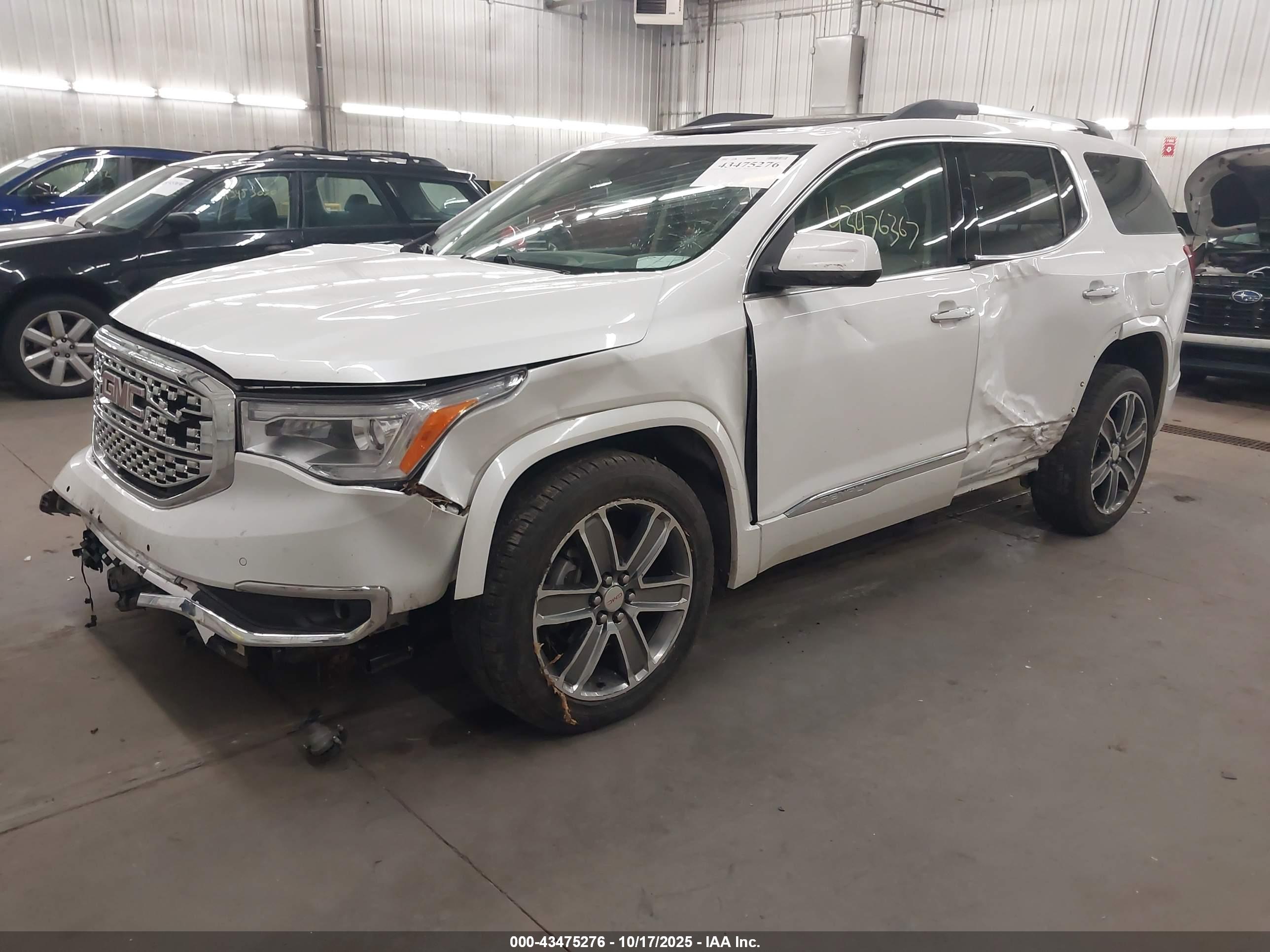 GMC ACADIA image 2