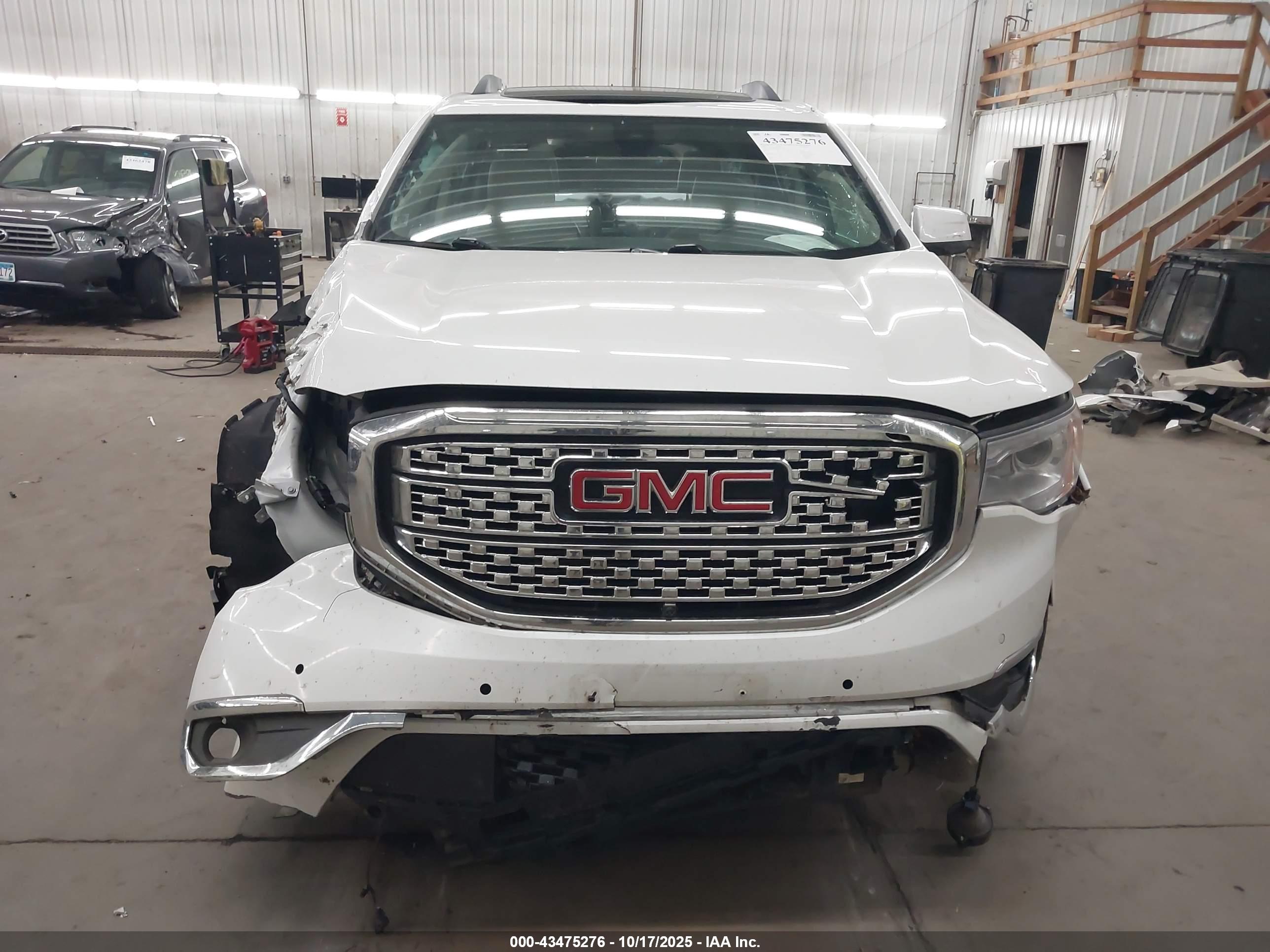 GMC ACADIA image 6
