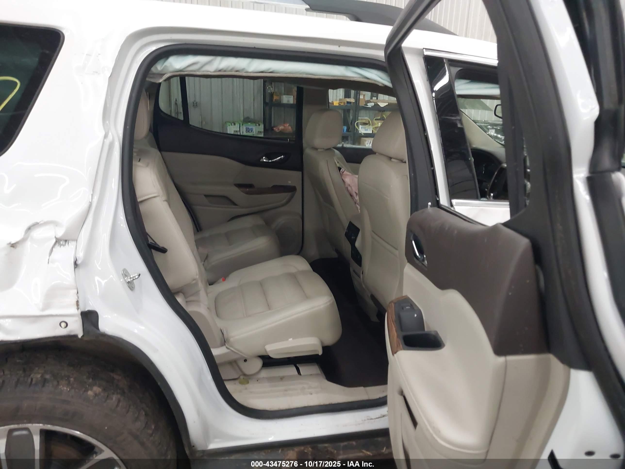 GMC ACADIA image 8
