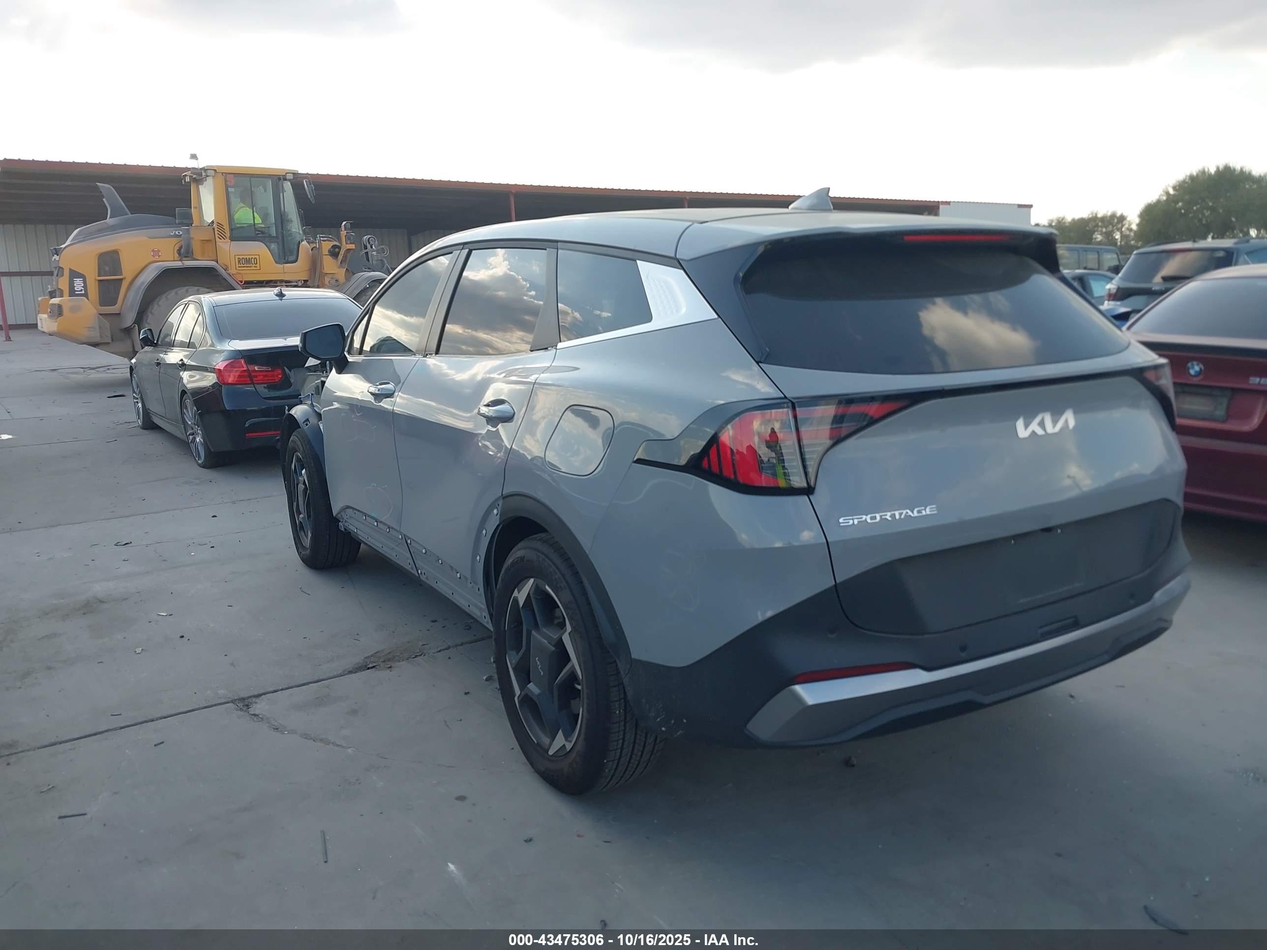 KIA SPORTAGE image 3