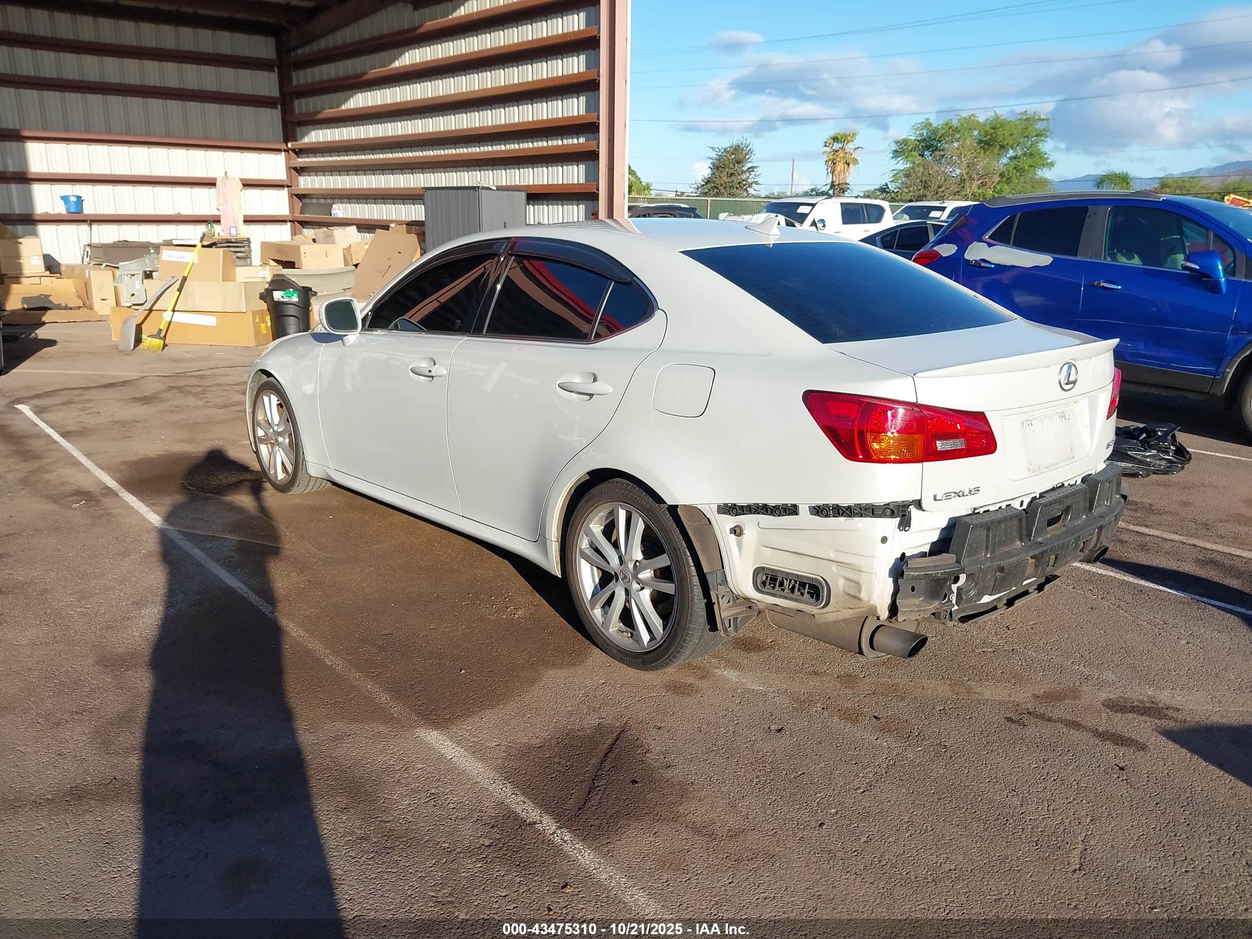 LEXUS IS image 3