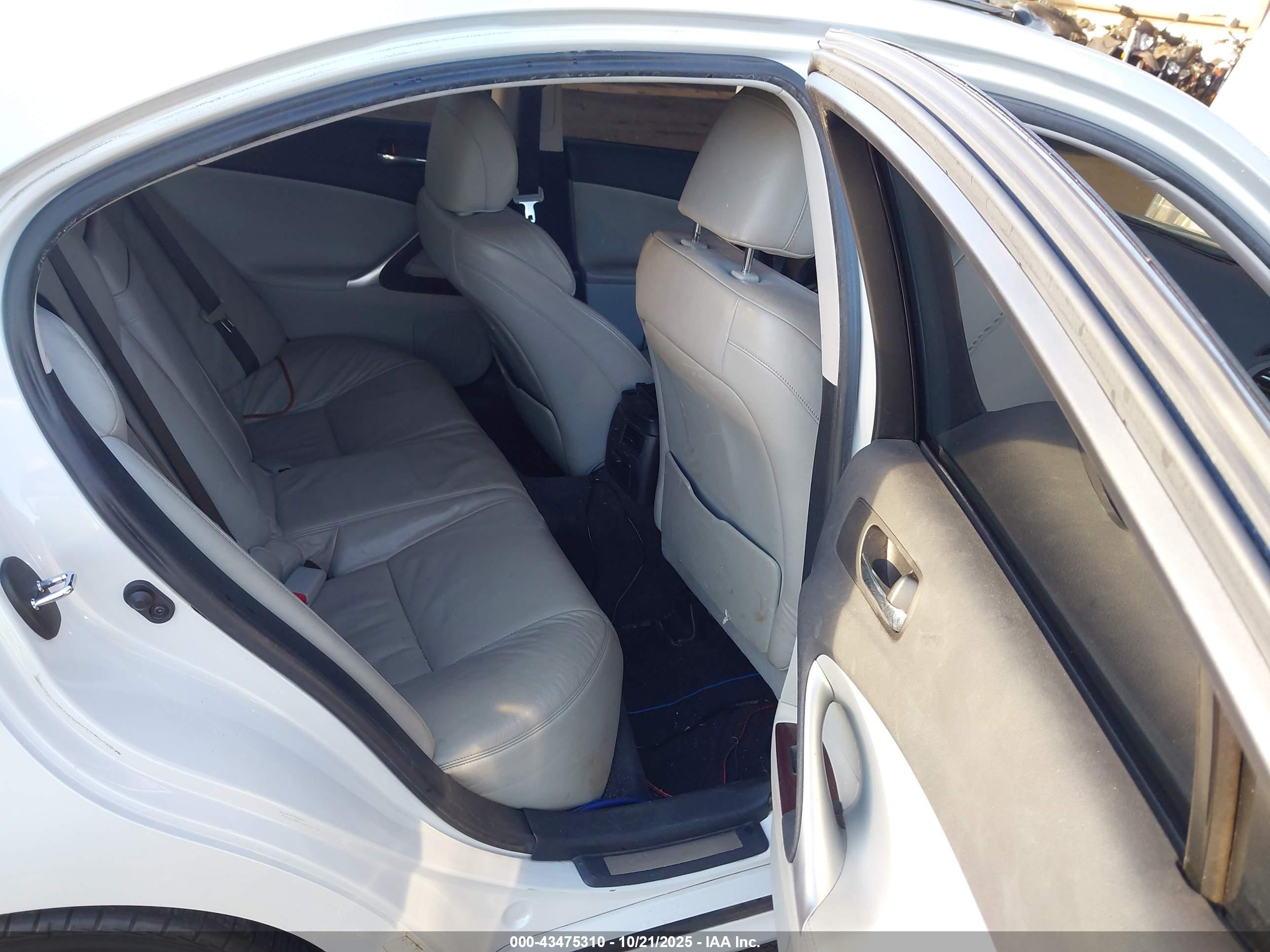LEXUS IS image 8
