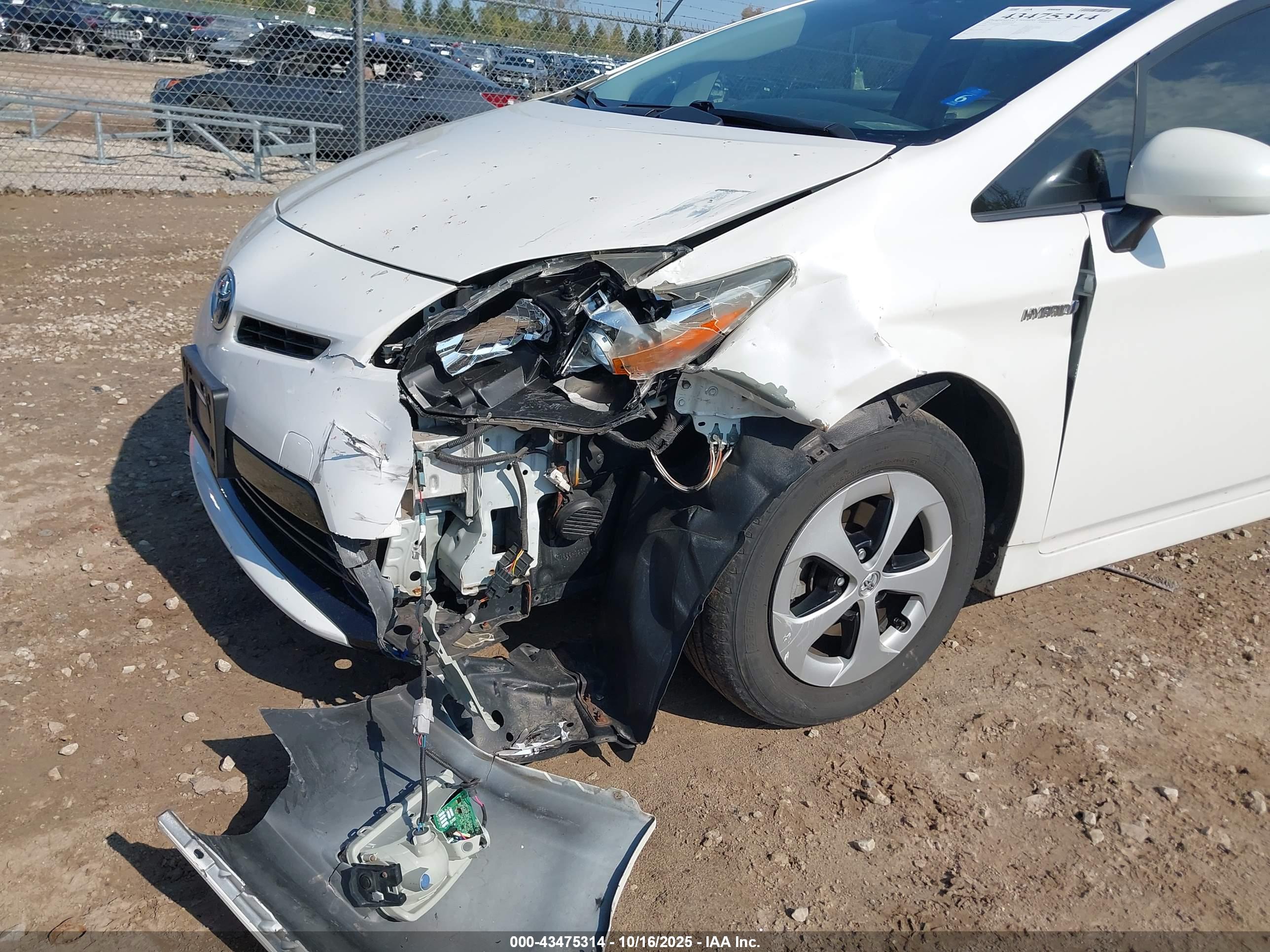 TOYOTA PRIUS image 6