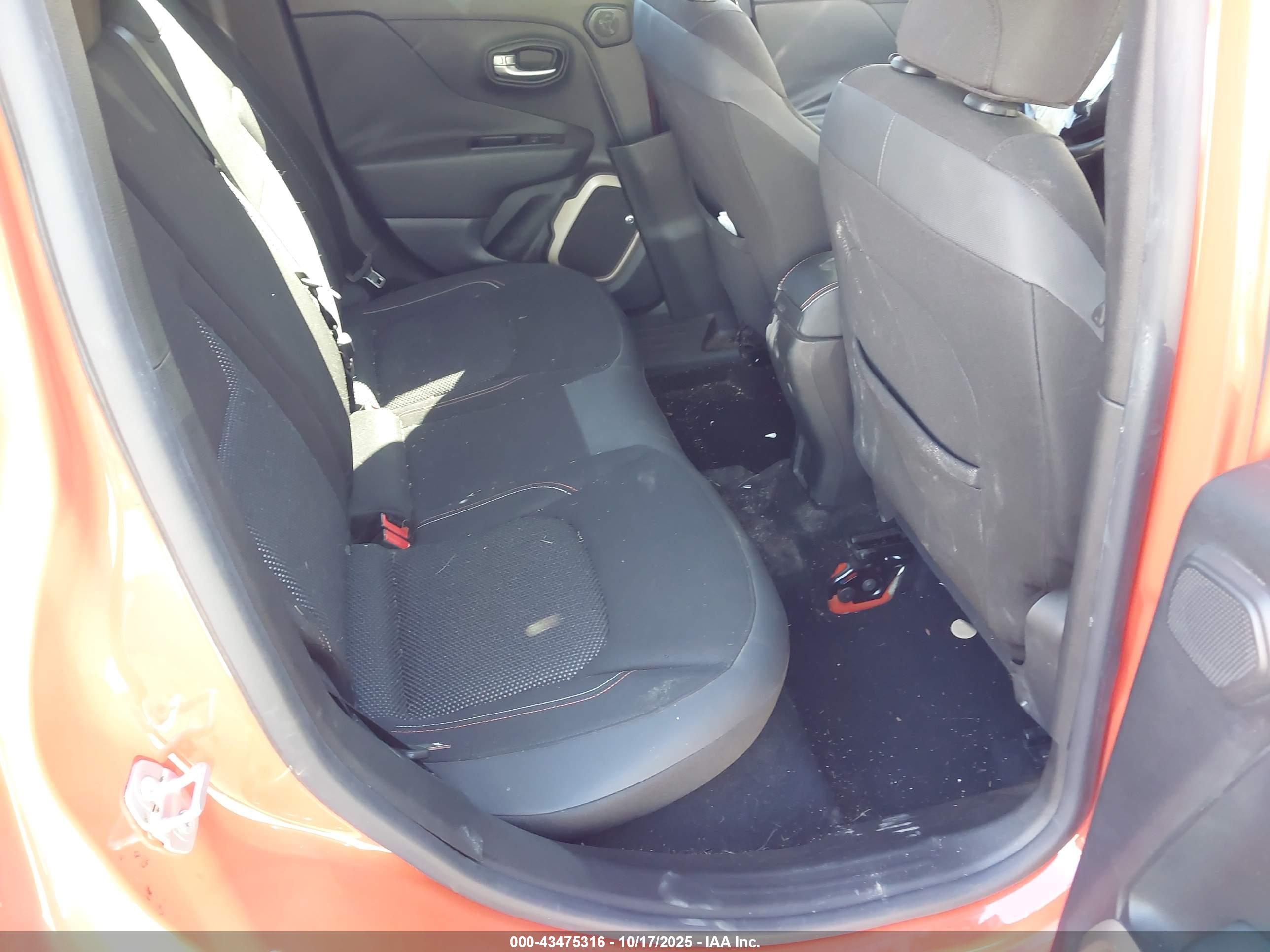 JEEP RENEGADE image 8