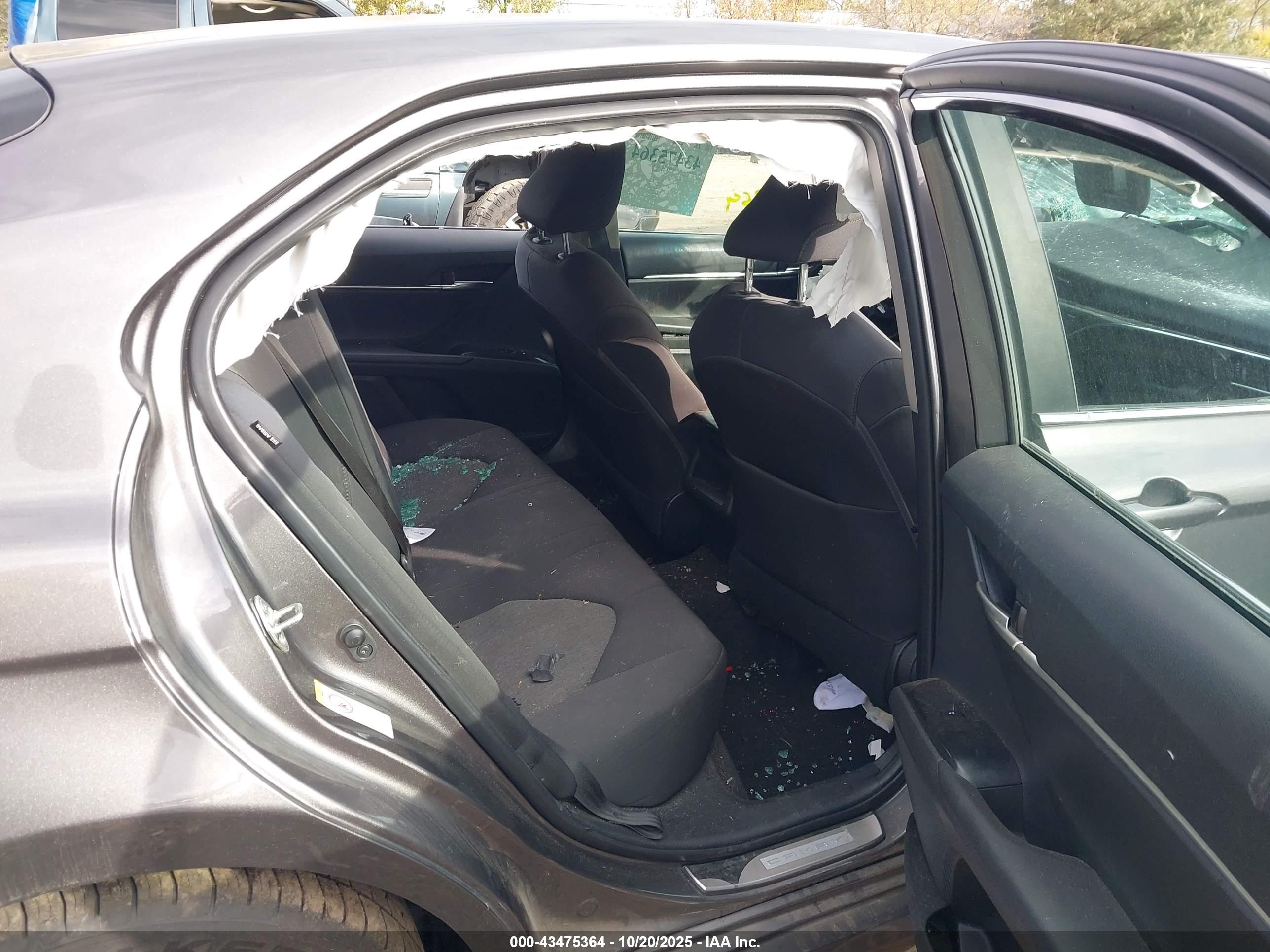 TOYOTA CAMRY image 8