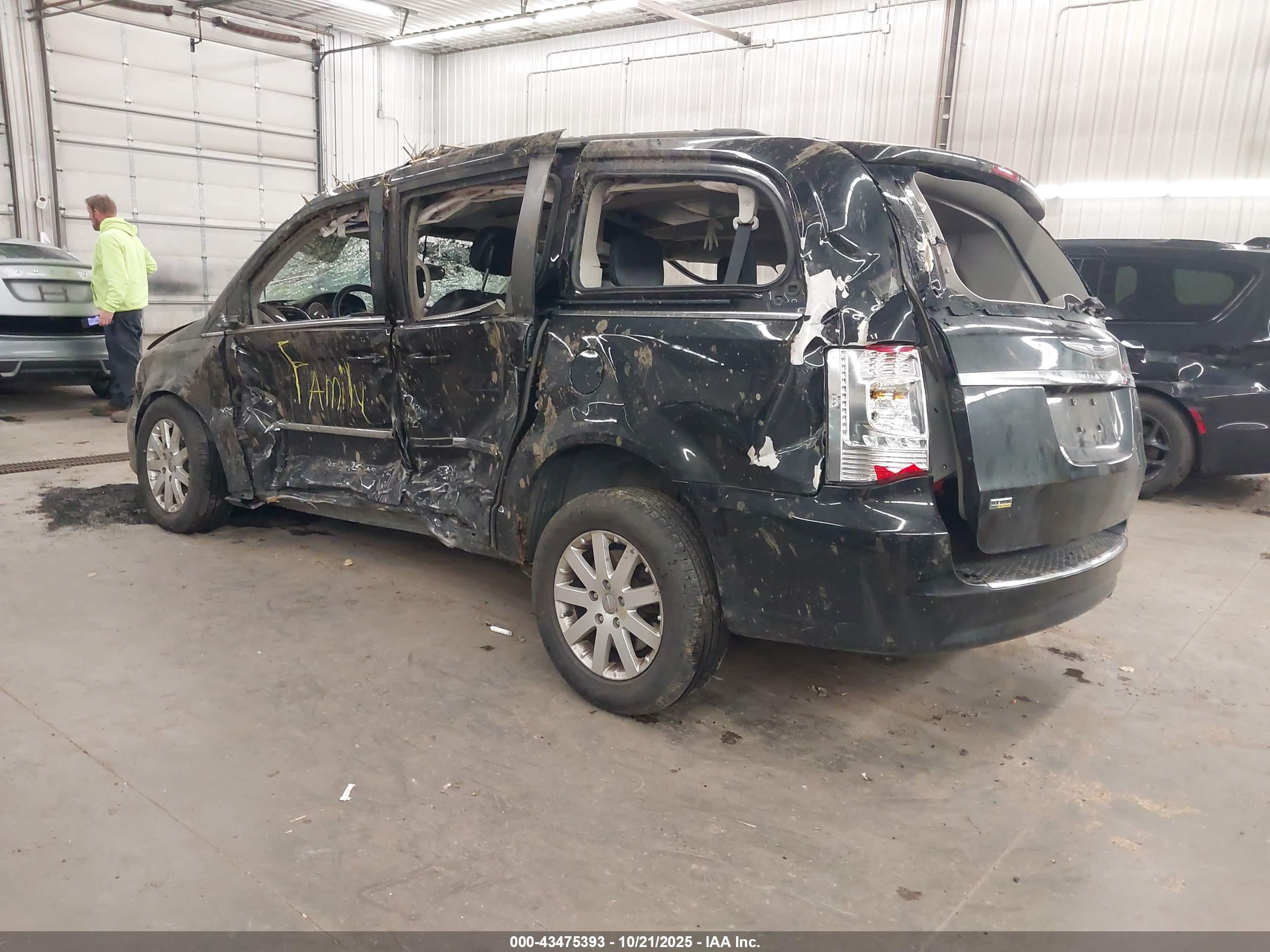CHRYSLER TOWN image 3