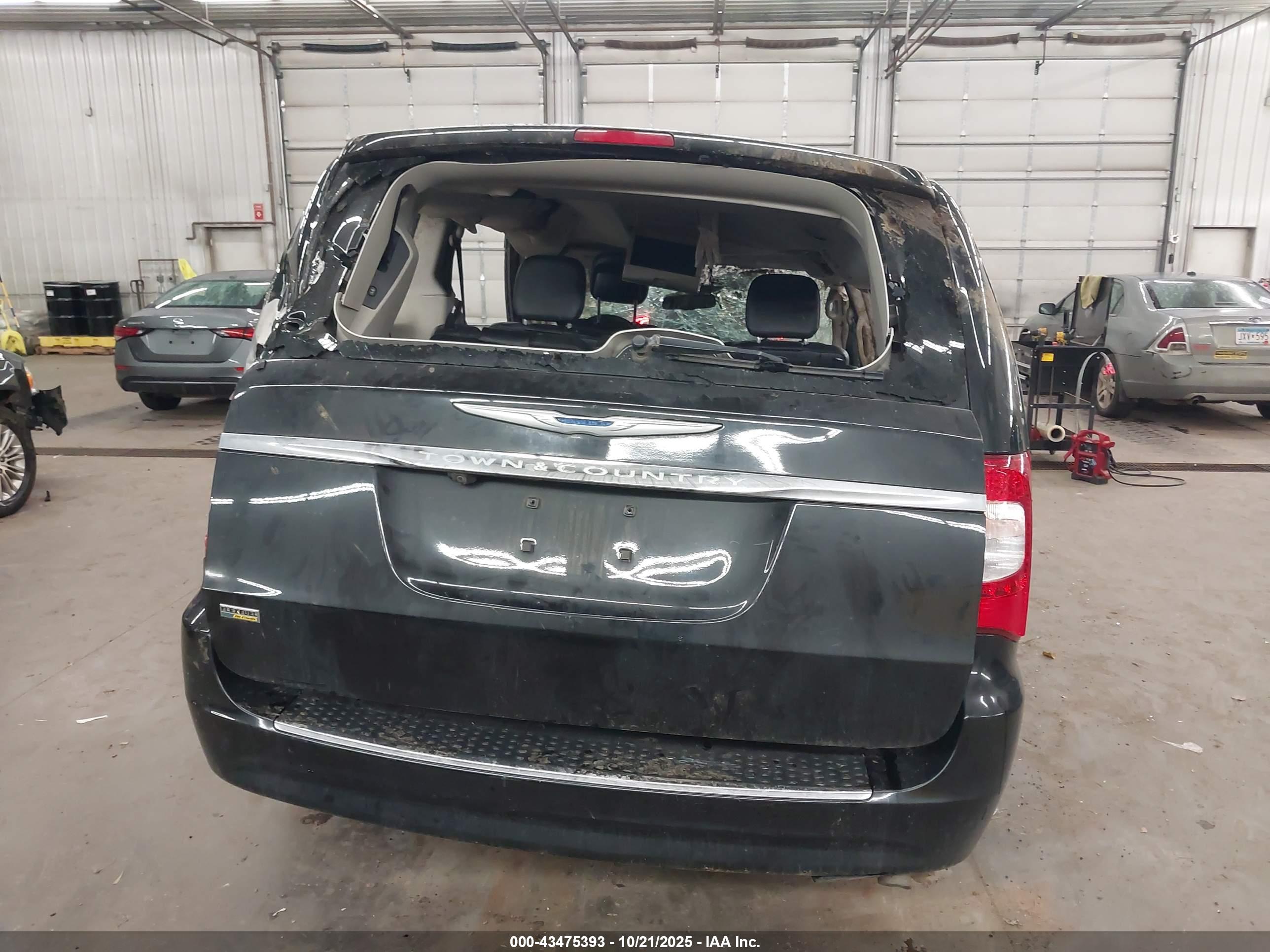 CHRYSLER TOWN image 6