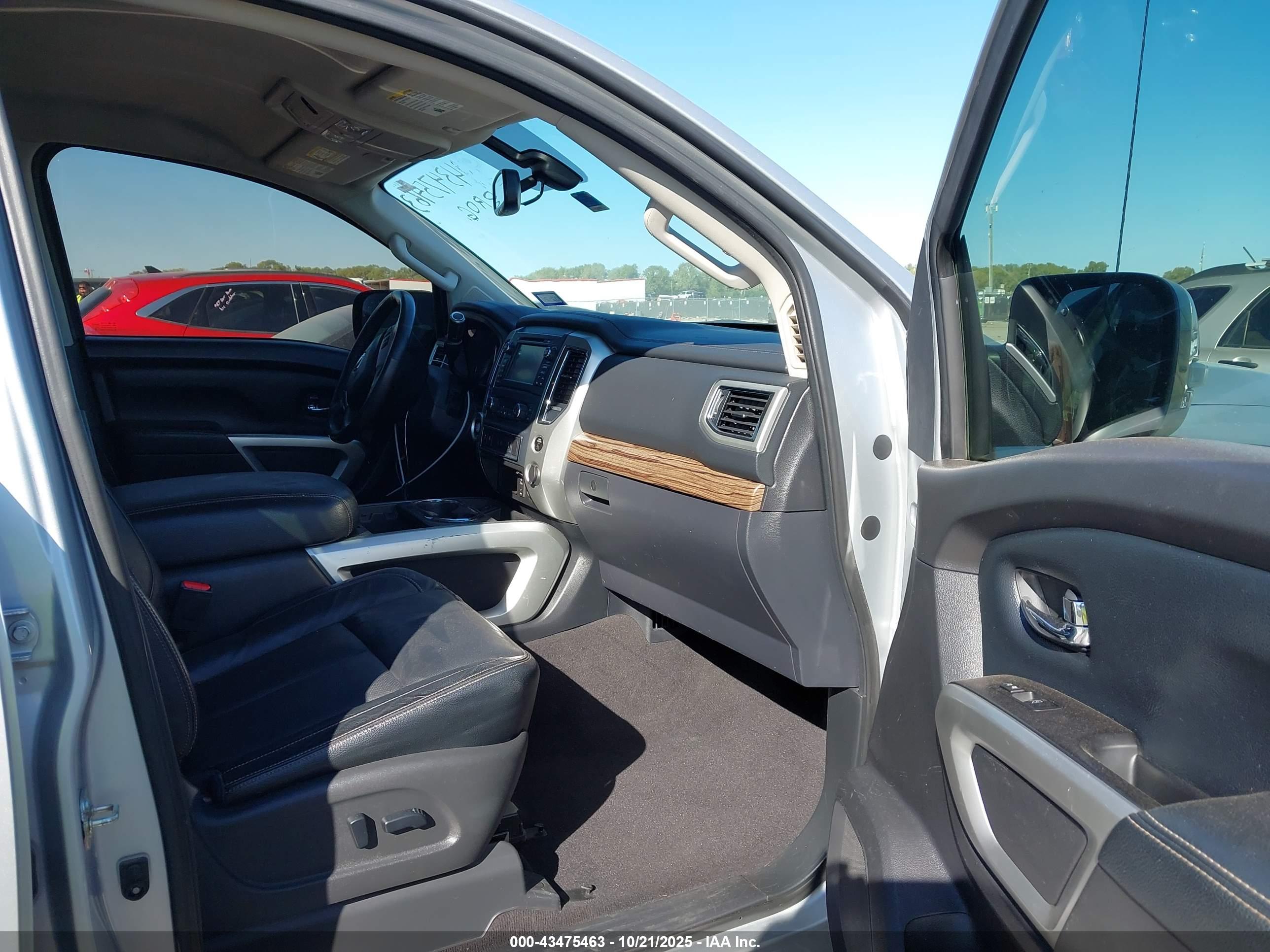 NISSAN TITAN image 5