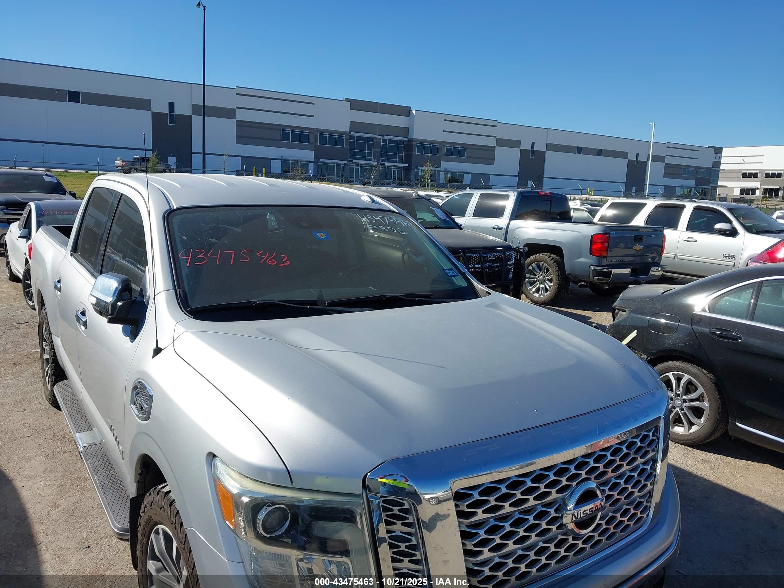 NISSAN TITAN image 6