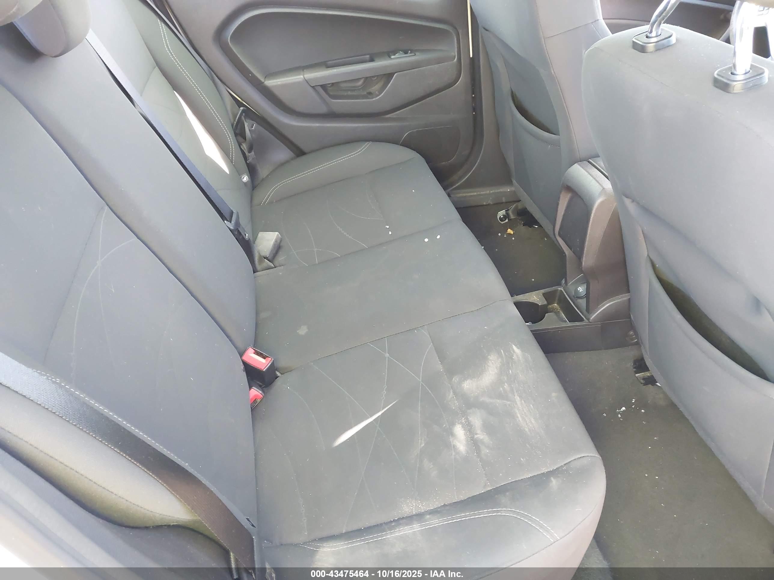 FORD FIESTA image 8