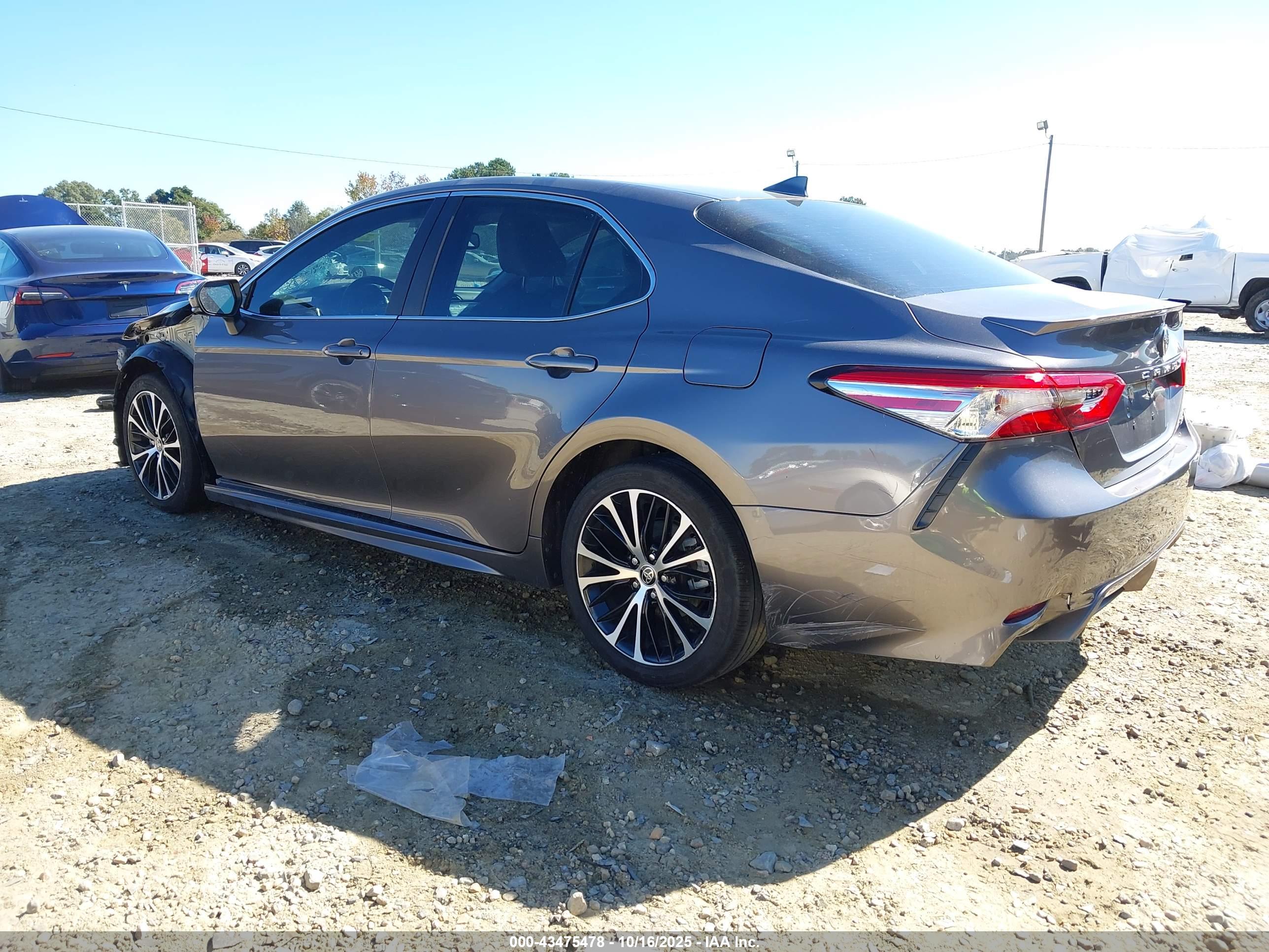 TOYOTA CAMRY image 3