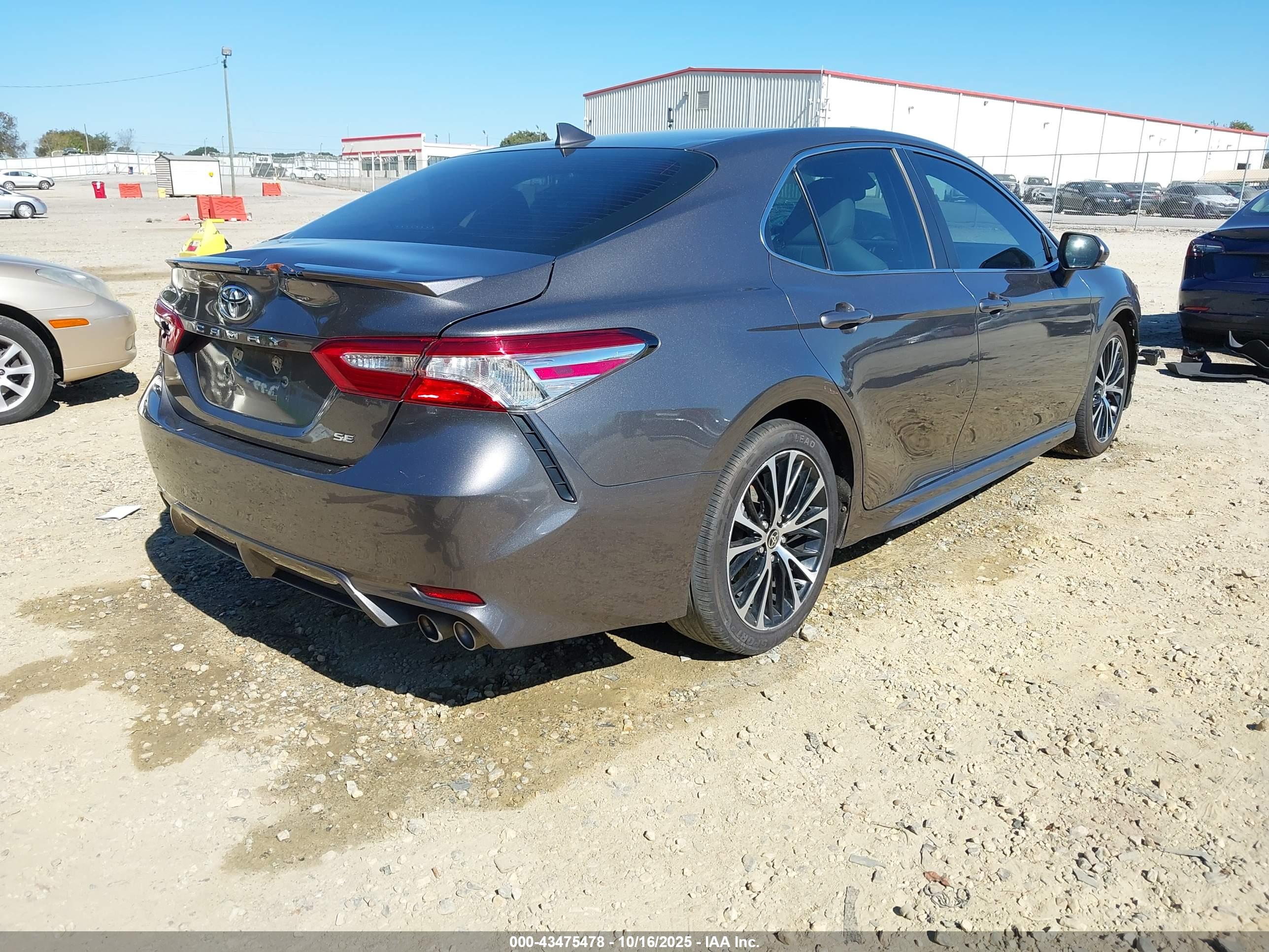 TOYOTA CAMRY image 4