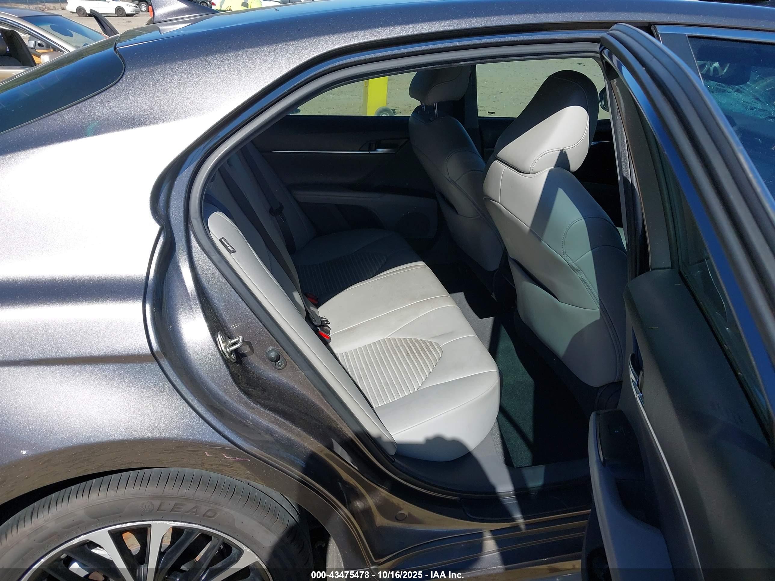 TOYOTA CAMRY image 8
