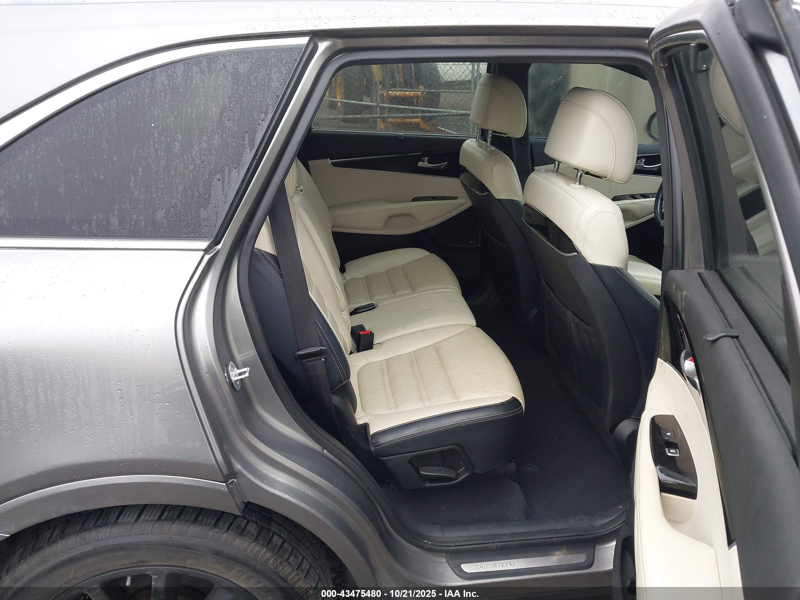 KIA SORENTO image 8