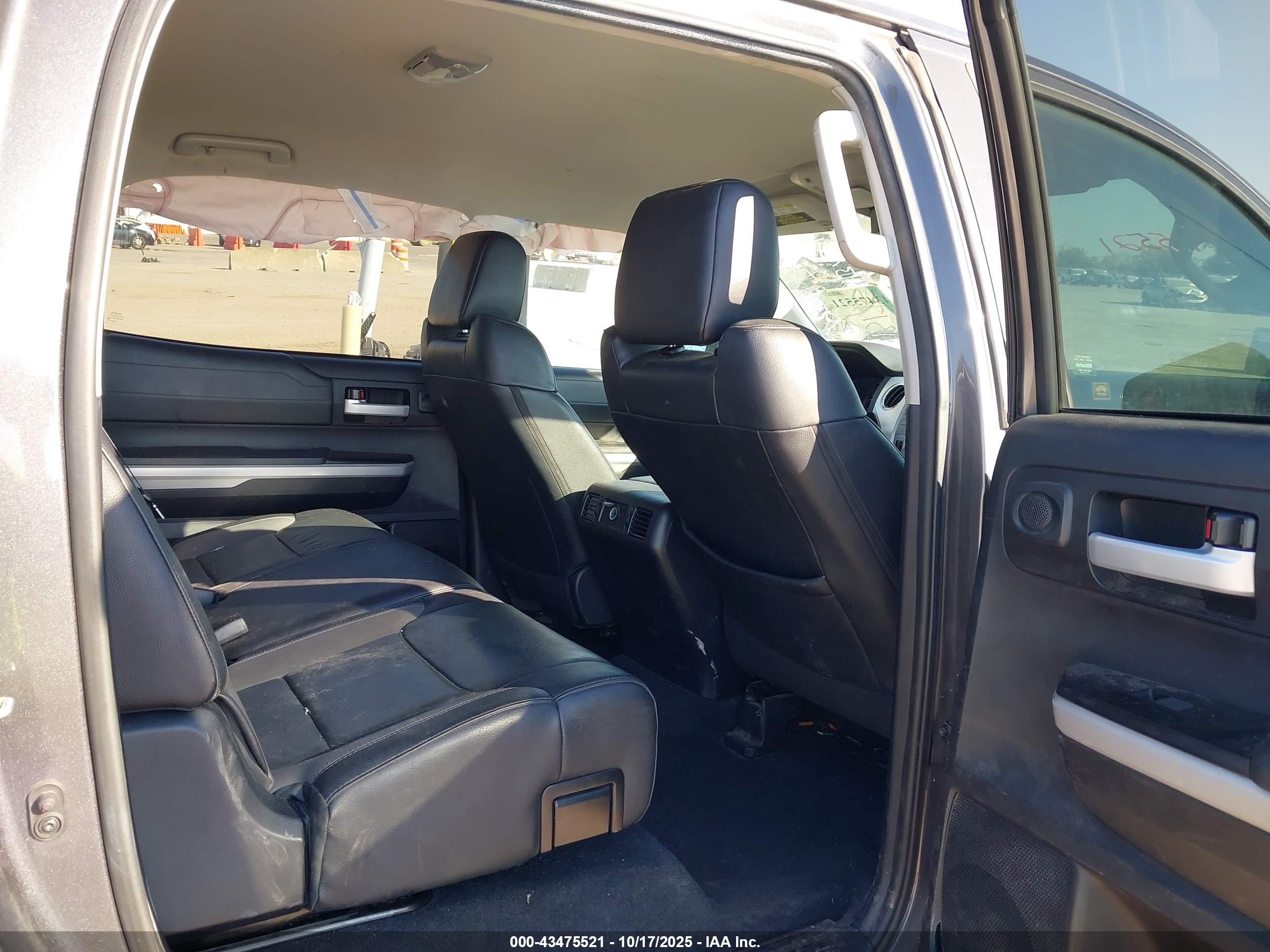 TOYOTA TUNDRA image 8