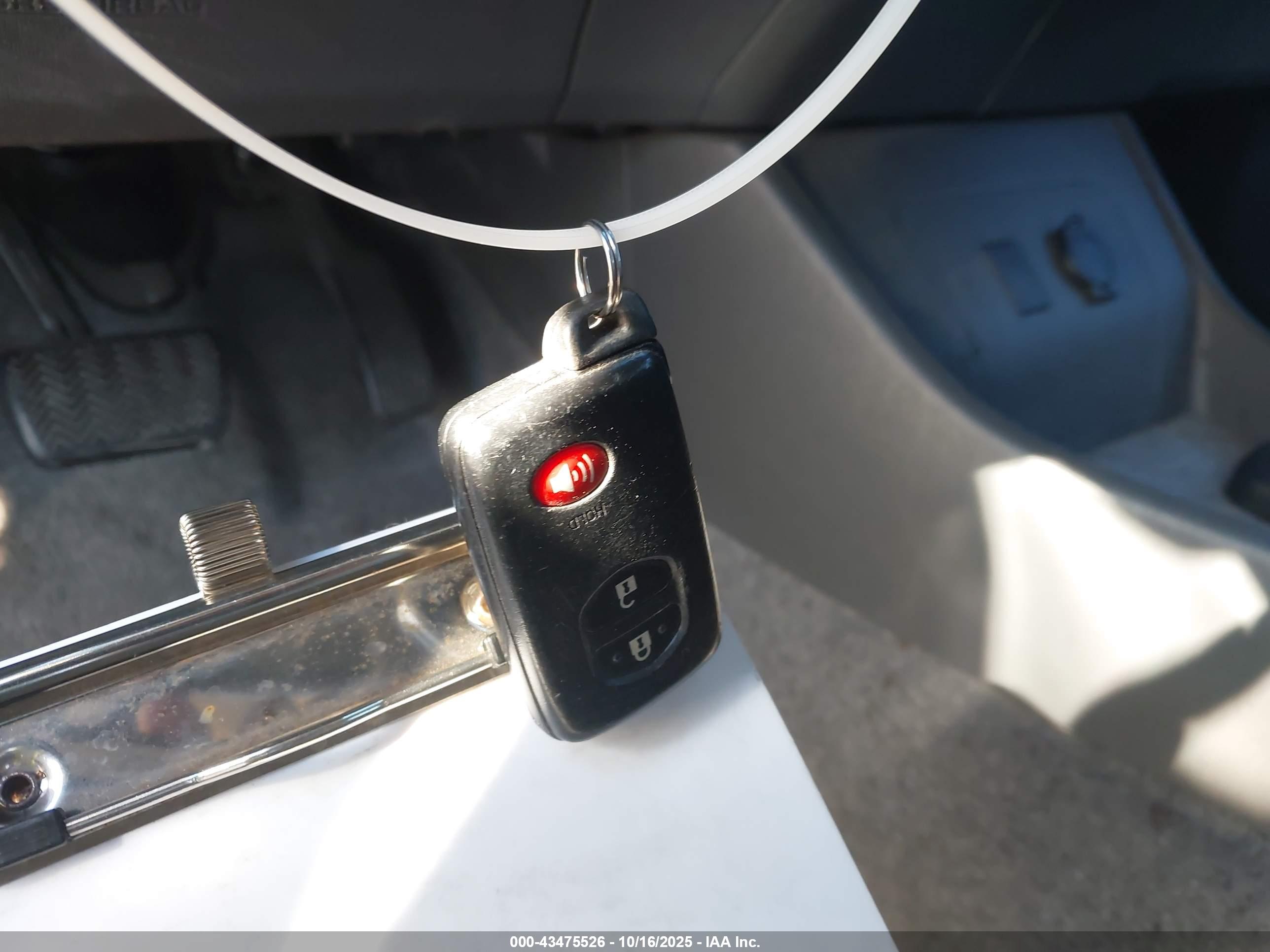 TOYOTA PRIUS image 11