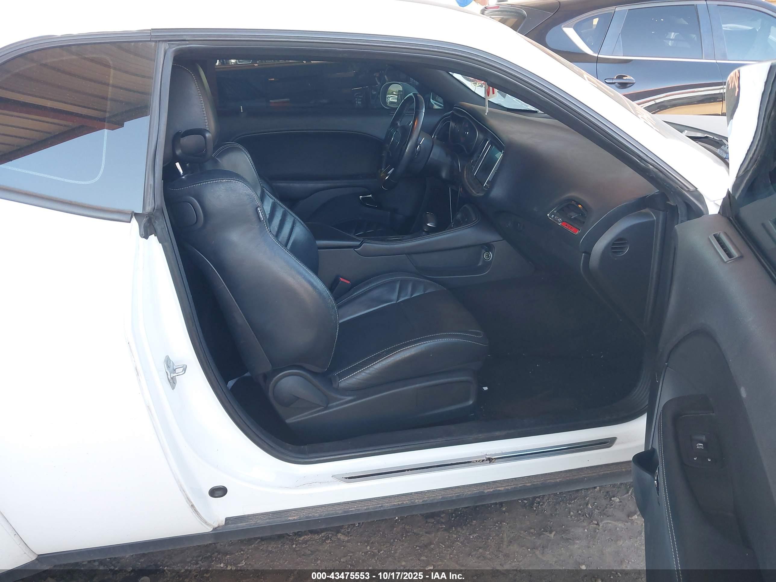 DODGE CHALLENGER image 5
