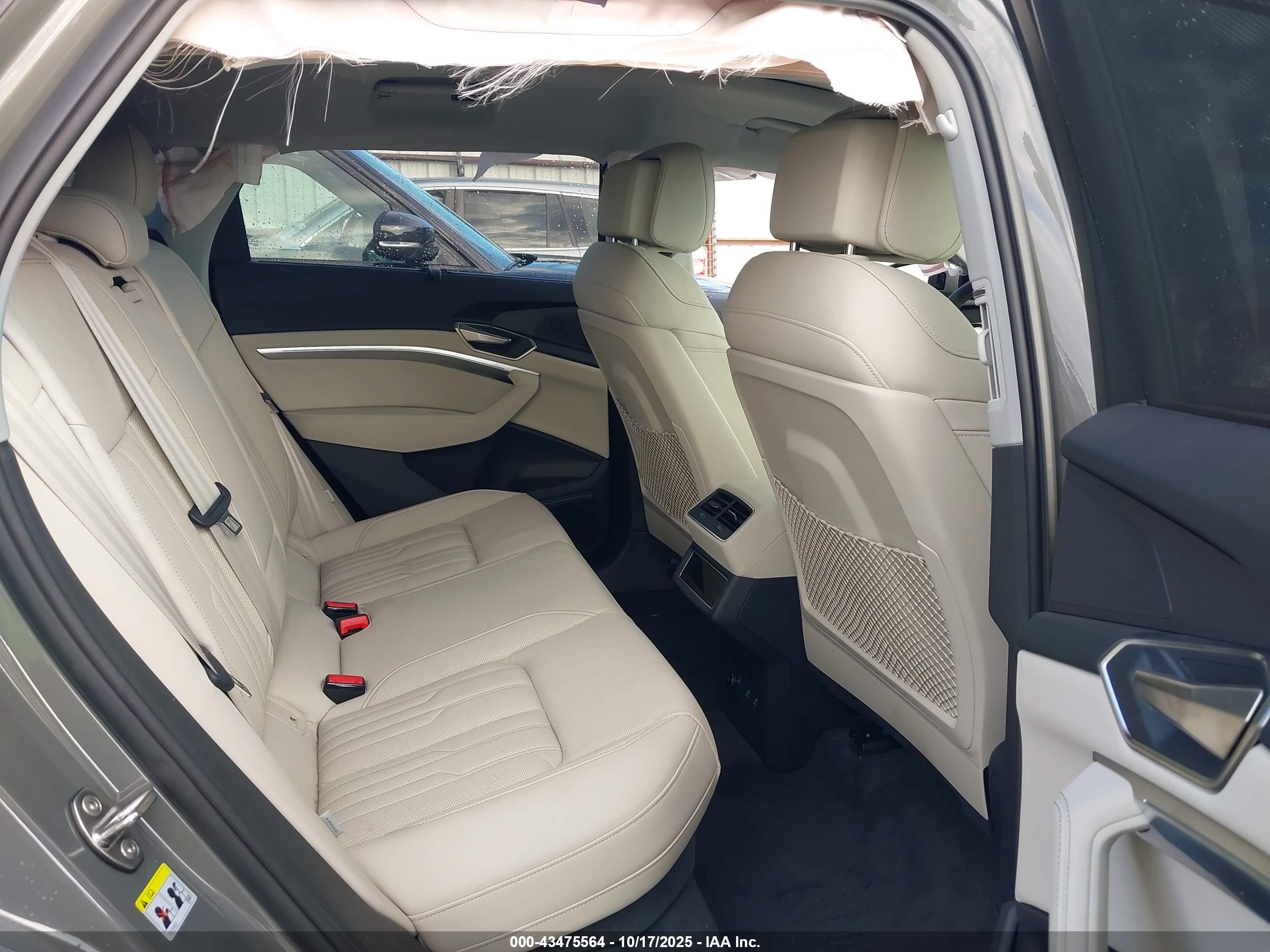 AUDI Q8 image 8