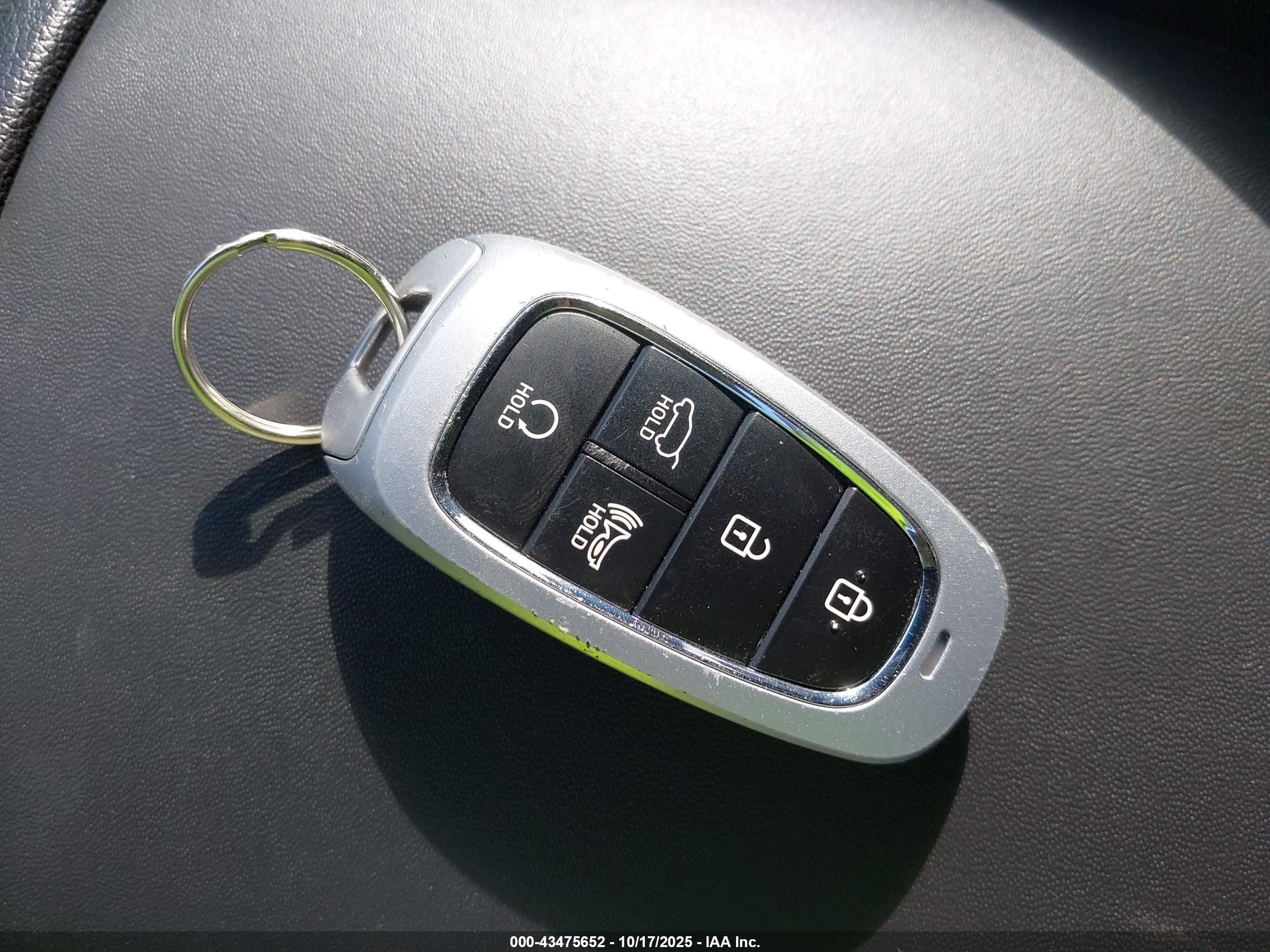 HYUNDAI SANTA image 11
