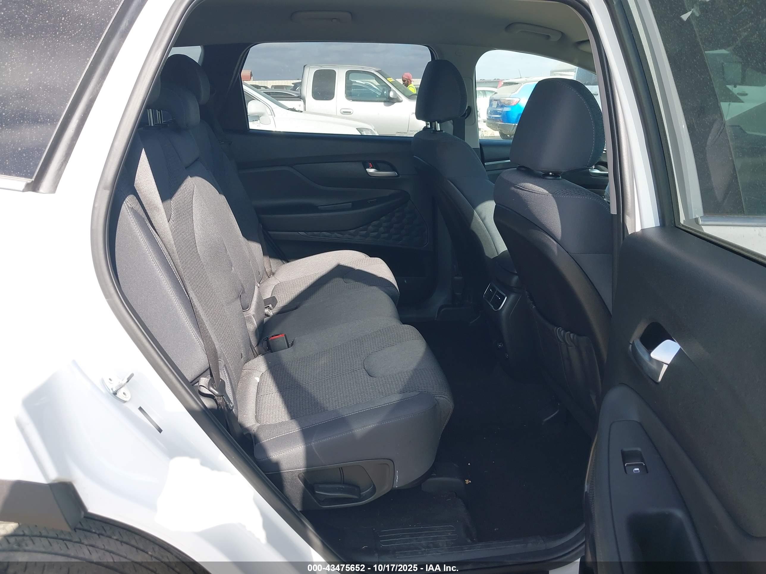 HYUNDAI SANTA image 8
