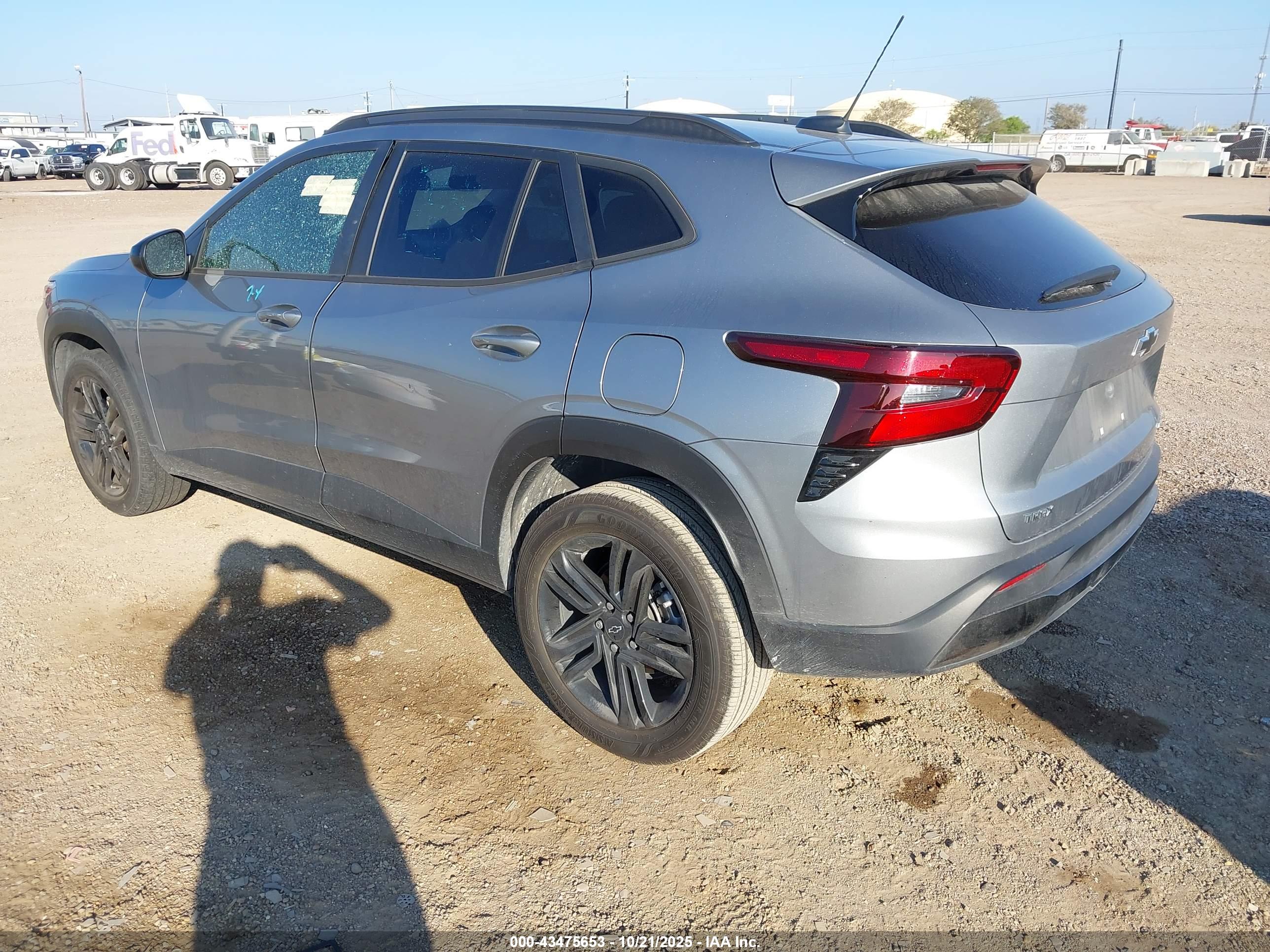 CHEVROLET TRAX image 3
