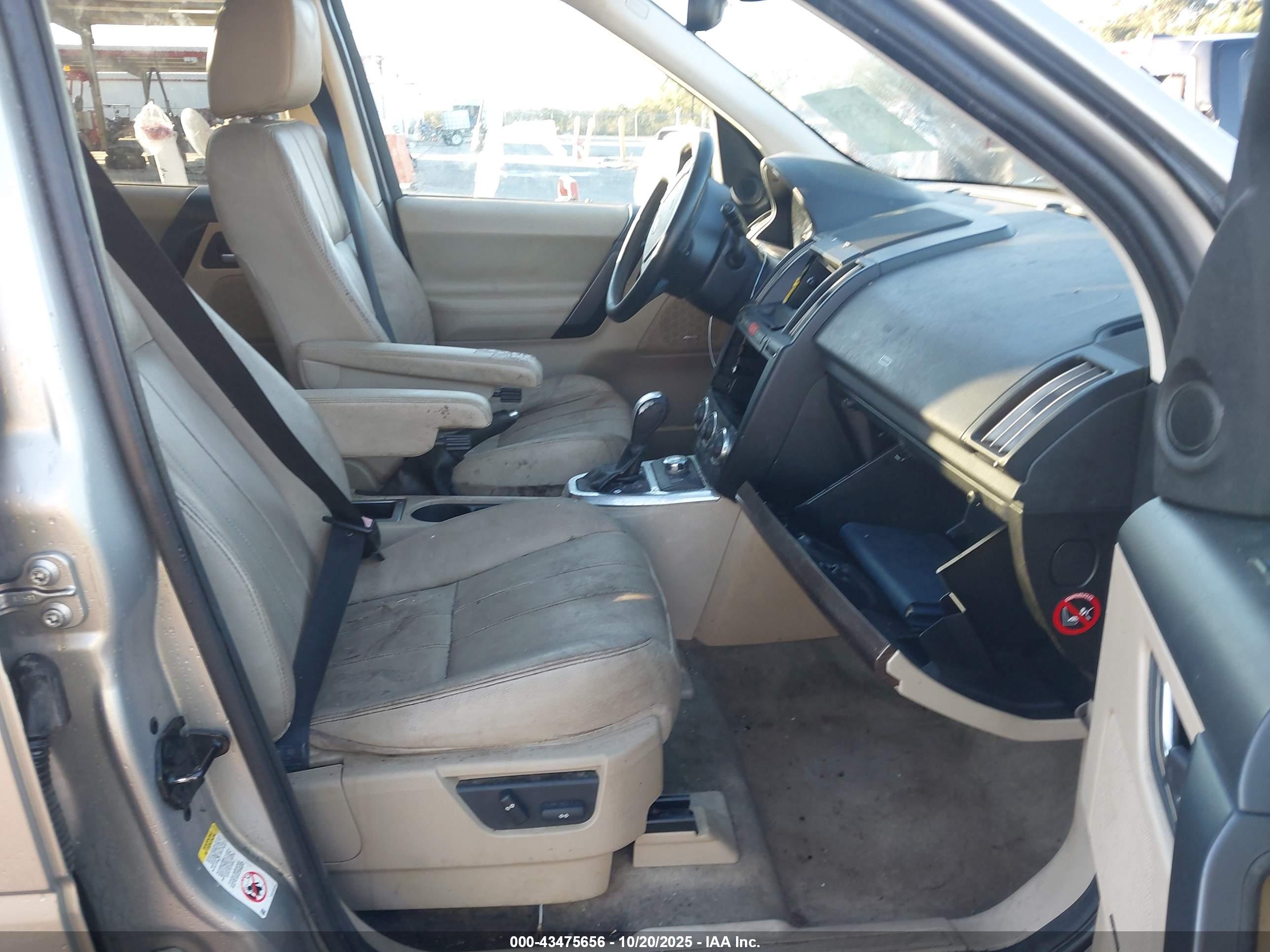LAND ROVER image 5