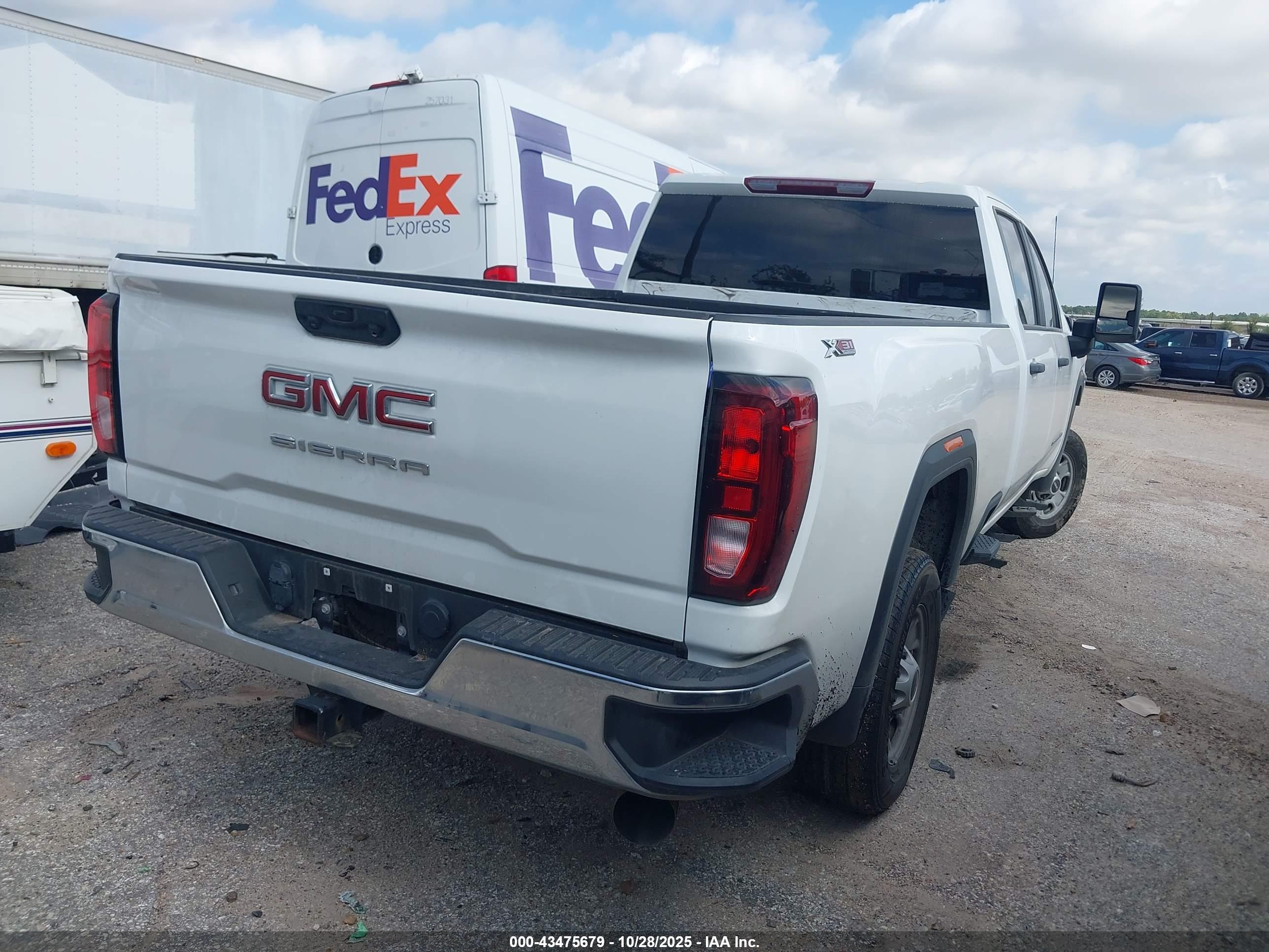 GMC SIERRA image 4