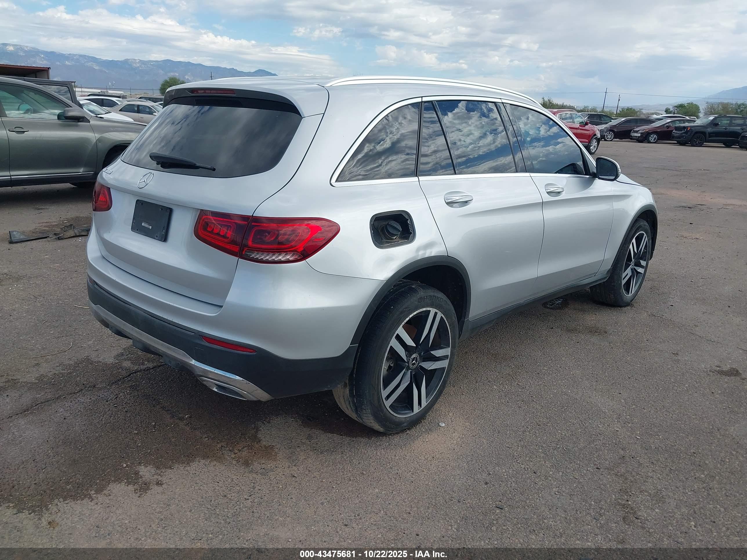 MERCEDES-BENZ GLC image 4