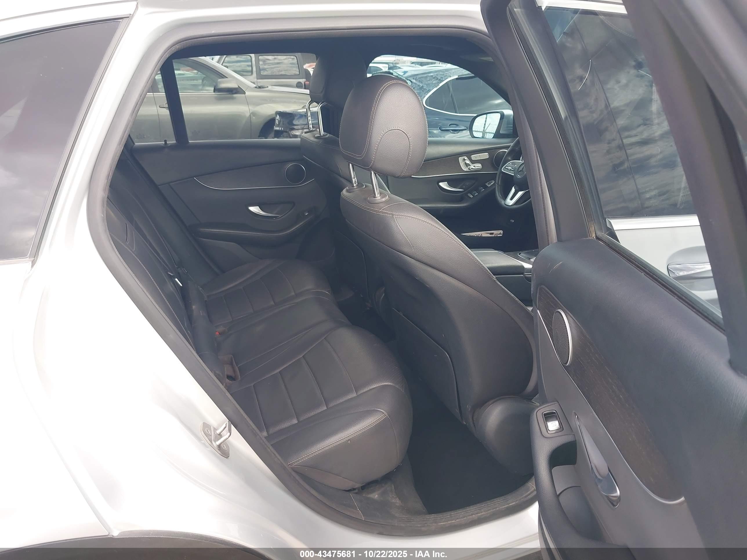 MERCEDES-BENZ GLC image 8