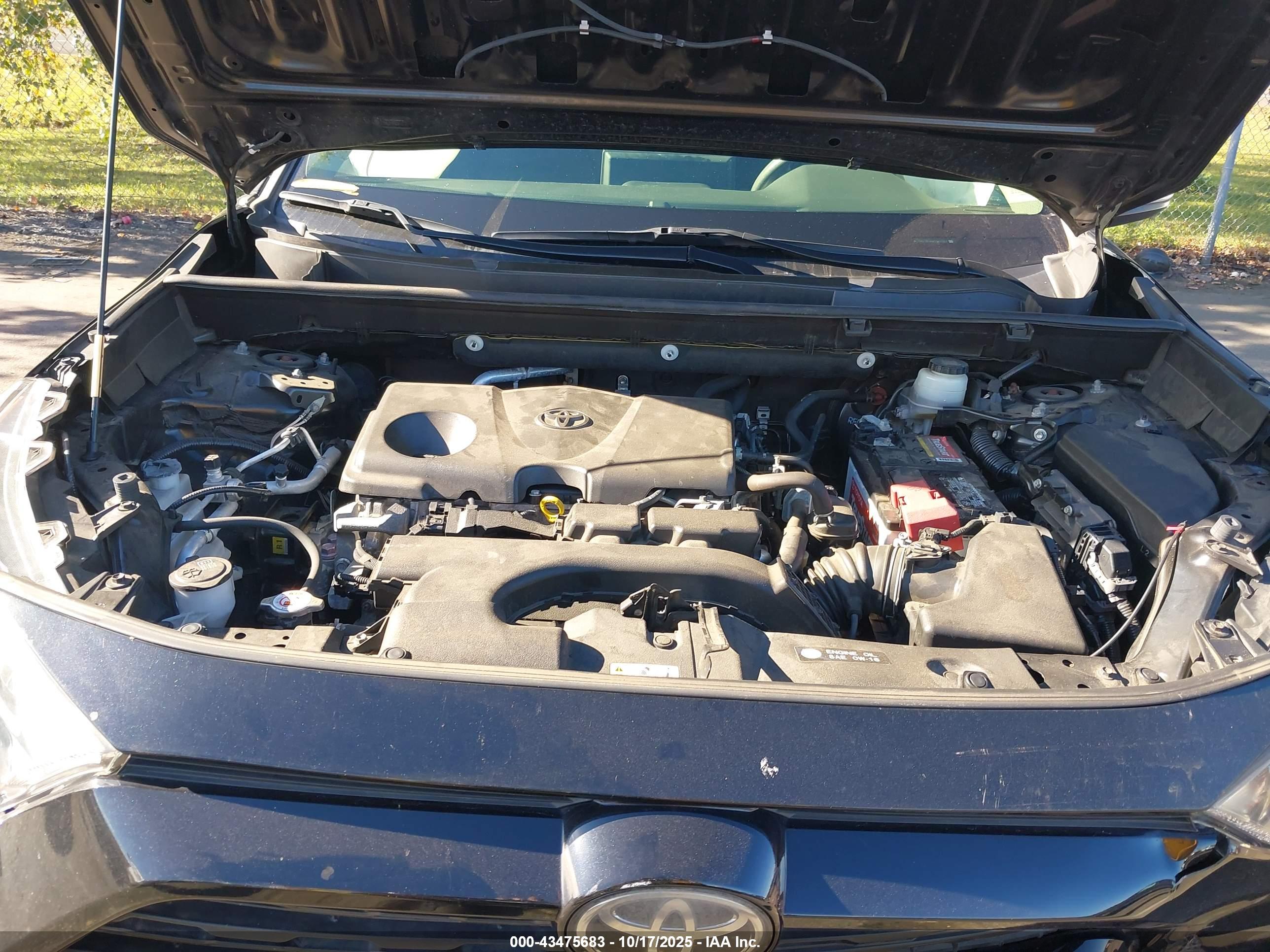TOYOTA RAV4 image 10