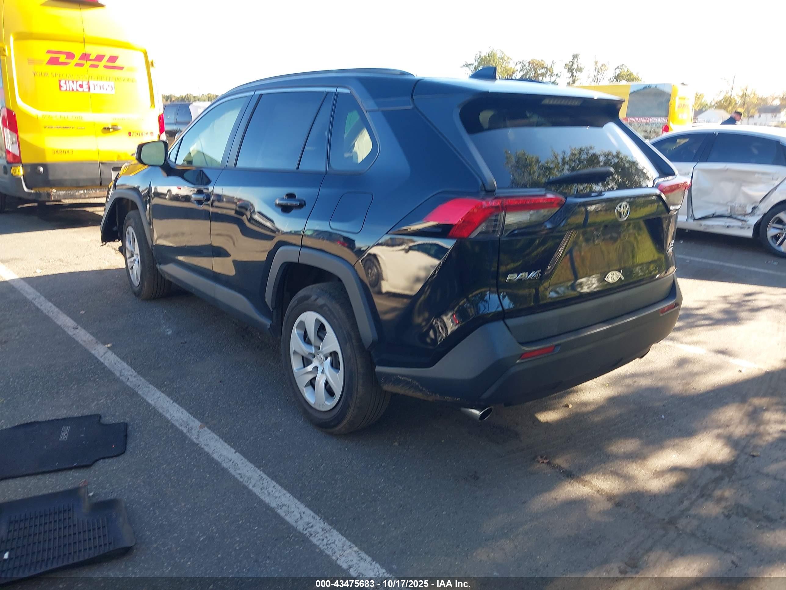 TOYOTA RAV4 image 3