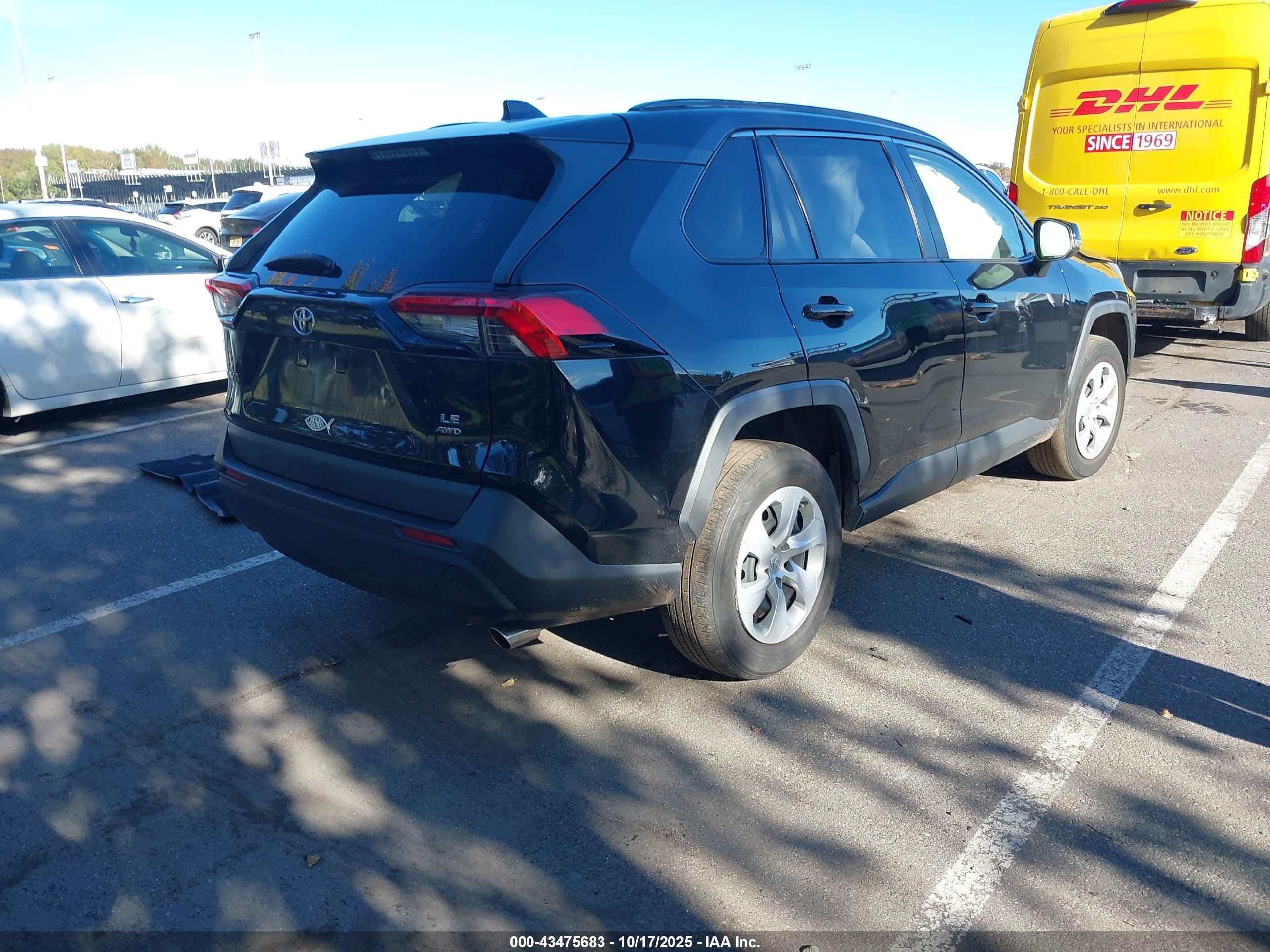 TOYOTA RAV4 image 4
