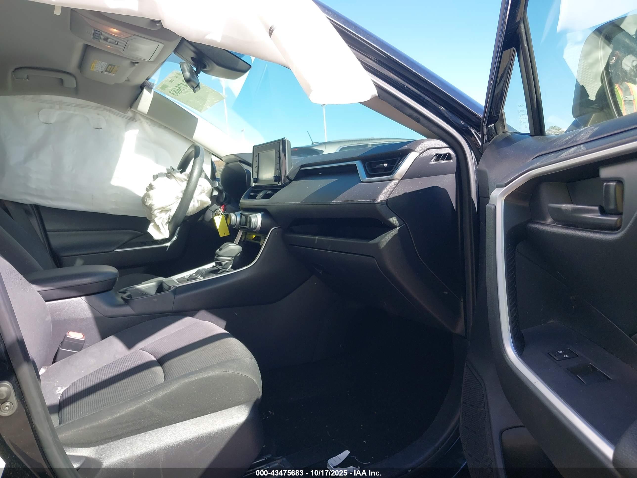 TOYOTA RAV4 image 5