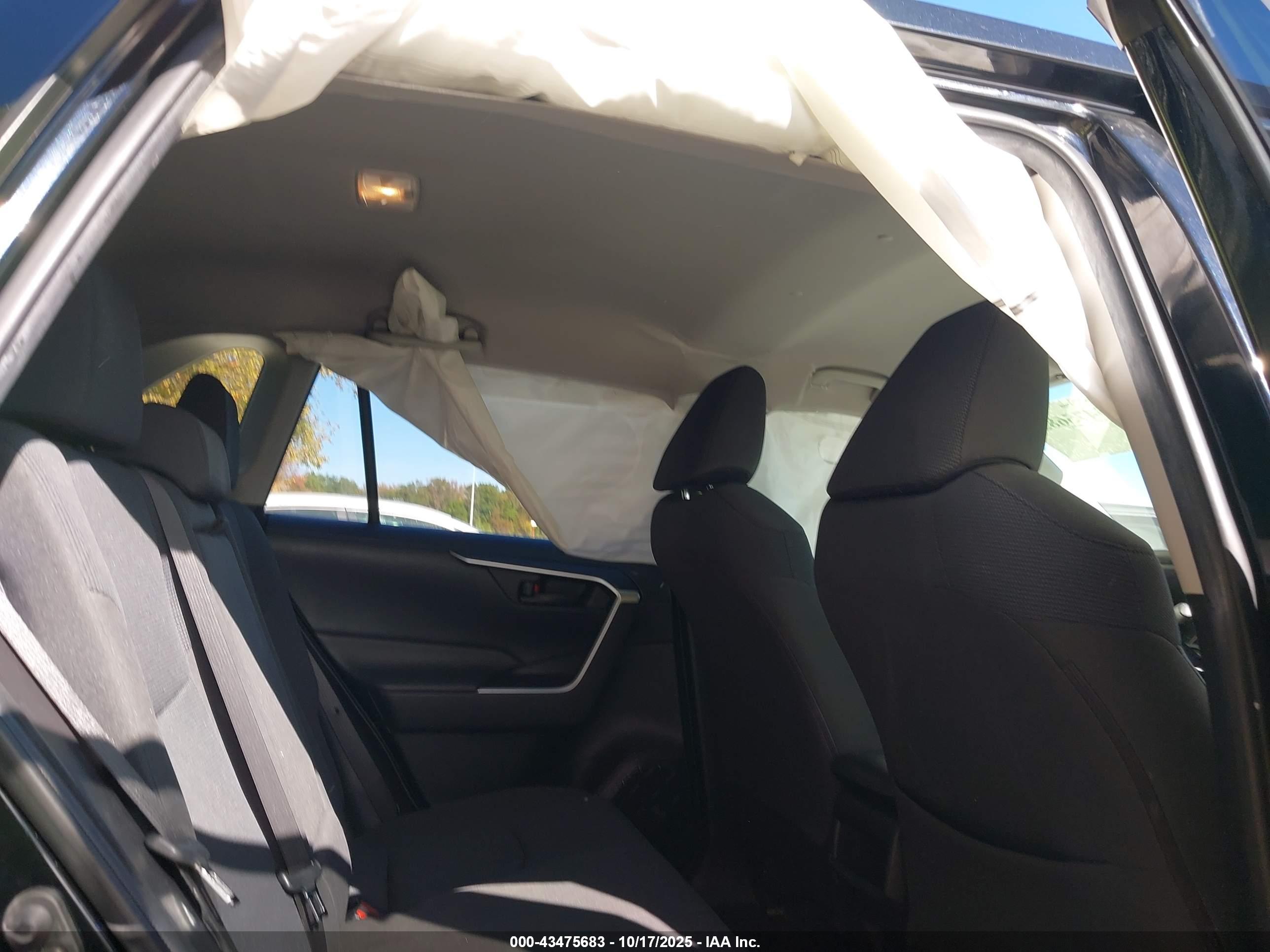 TOYOTA RAV4 image 8