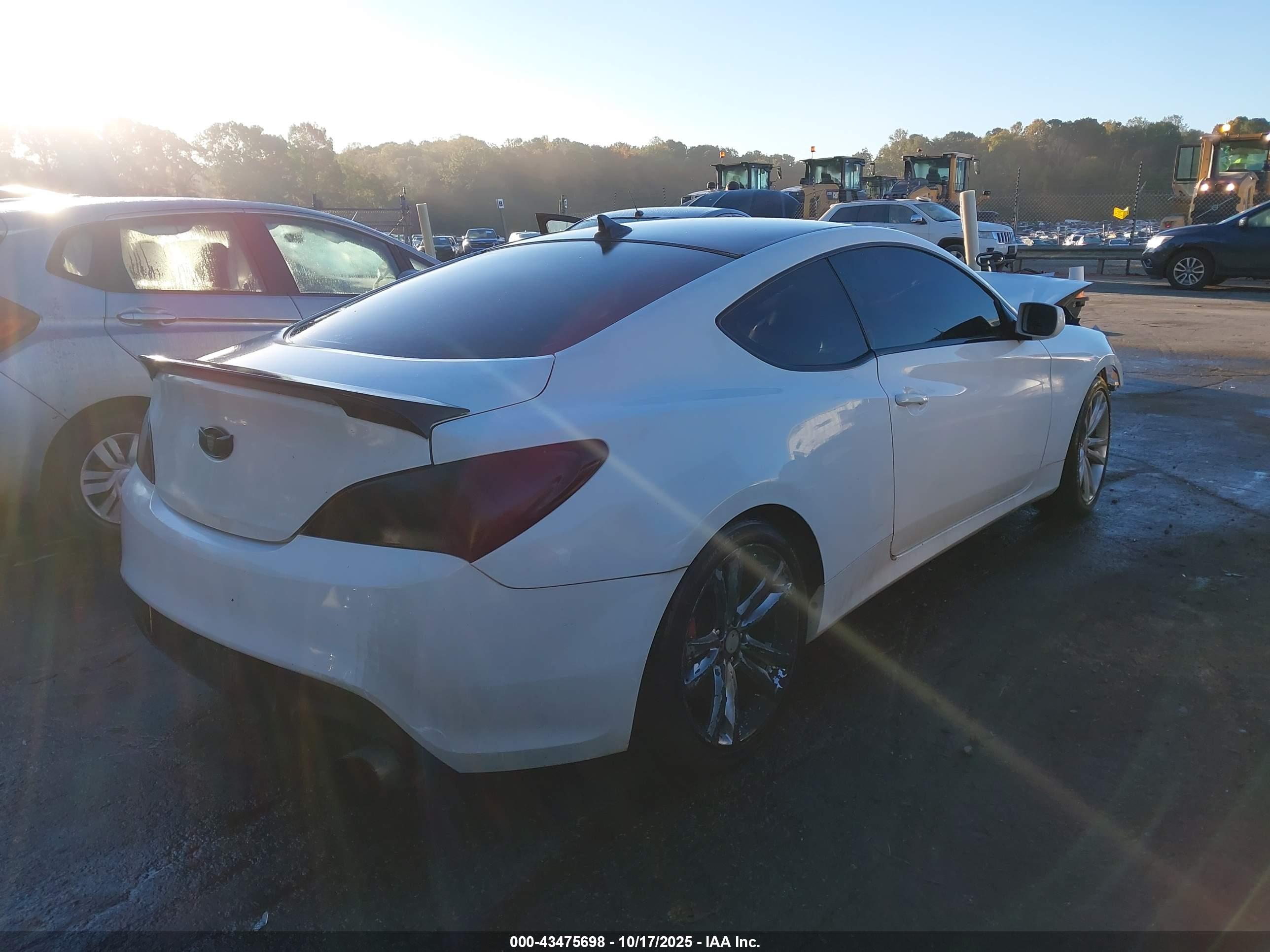 HYUNDAI GENESIS image 4
