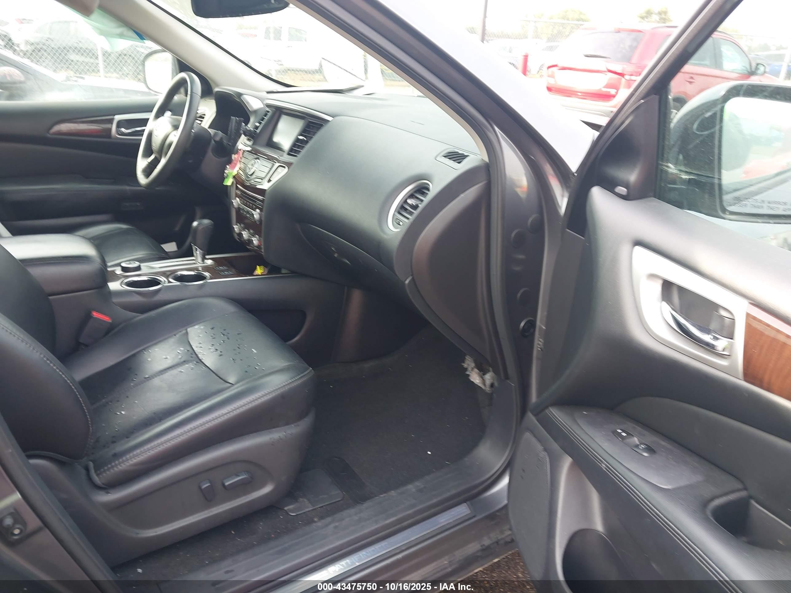 NISSAN PATHFINDER image 5