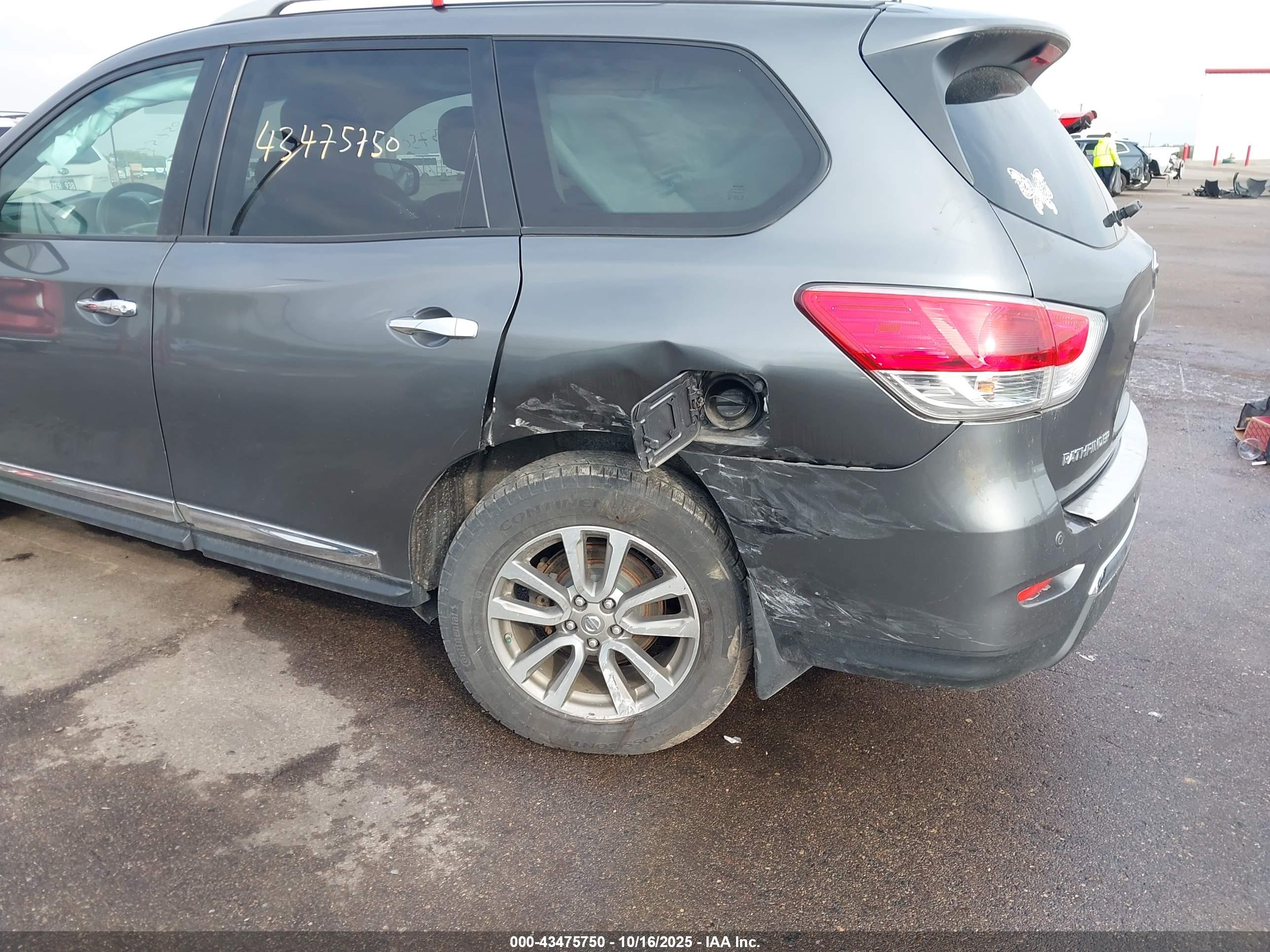 NISSAN PATHFINDER image 6